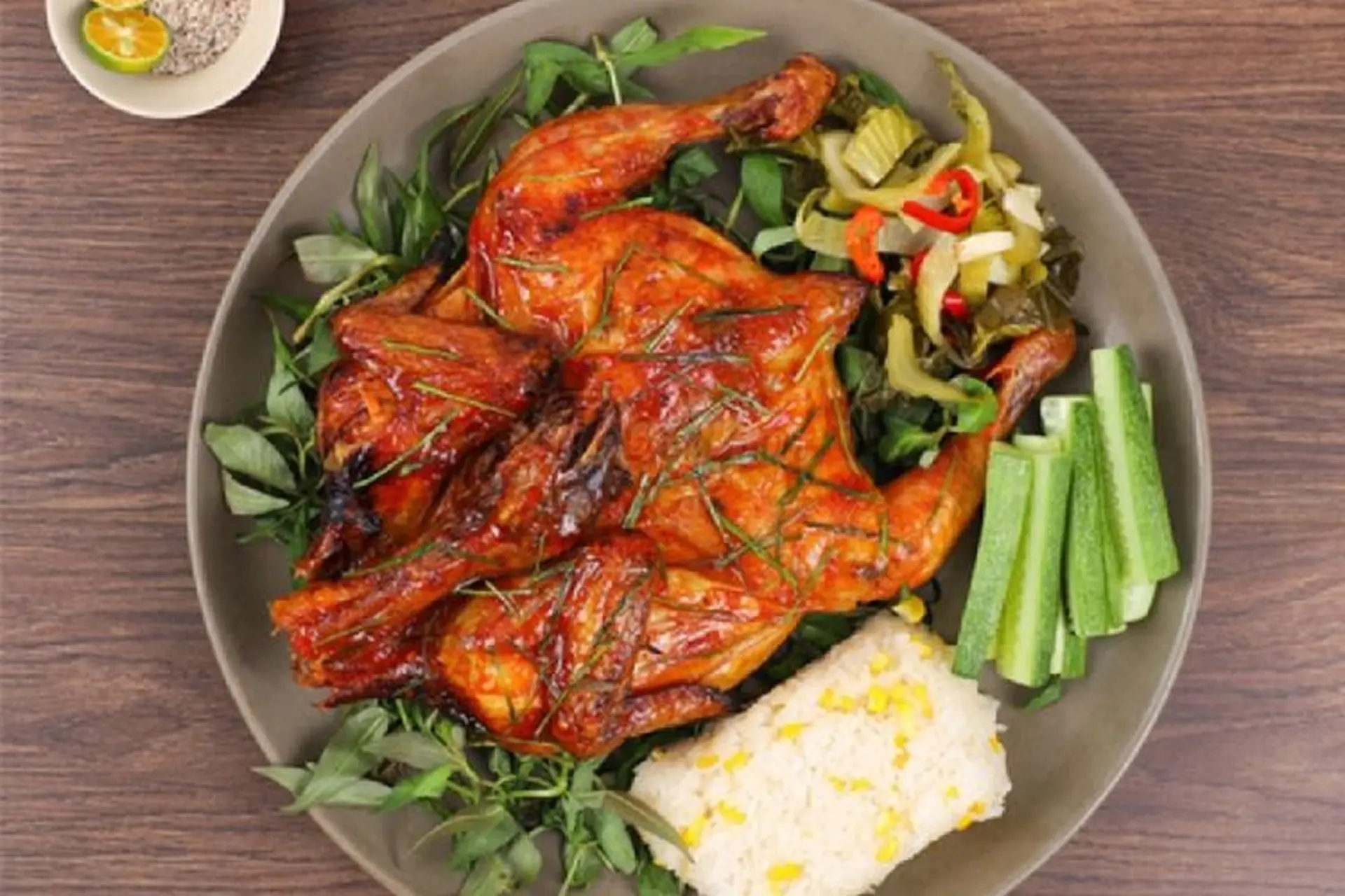 Gà nướng lá chanh với công thức đơn giản vàng óng, thơm ngon kích thích vị giác chiêu đãi cả gia đình