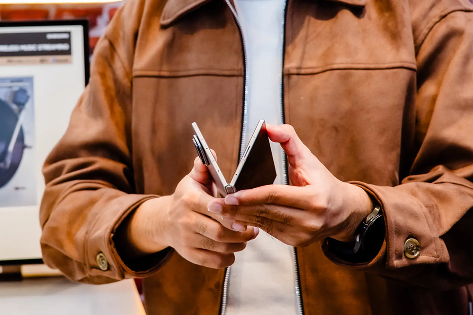 Galaxy Z Fold7 gập mở khoảnh khắc đẳng cấp vượt trội: Ngoại hình sang, nội lực mạnh, gia thế “khủng”