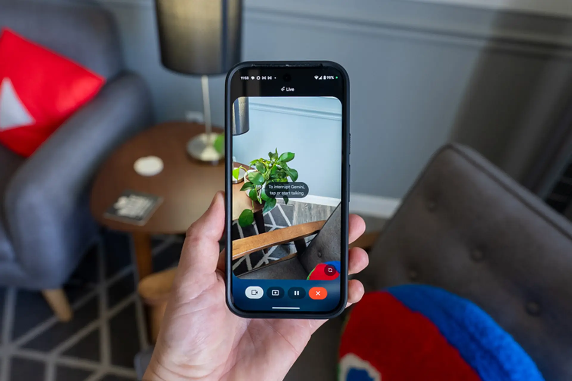 Gemini Live mở rộng chia sẻ màn hình và camera trên Pixel 9, Galaxy S25