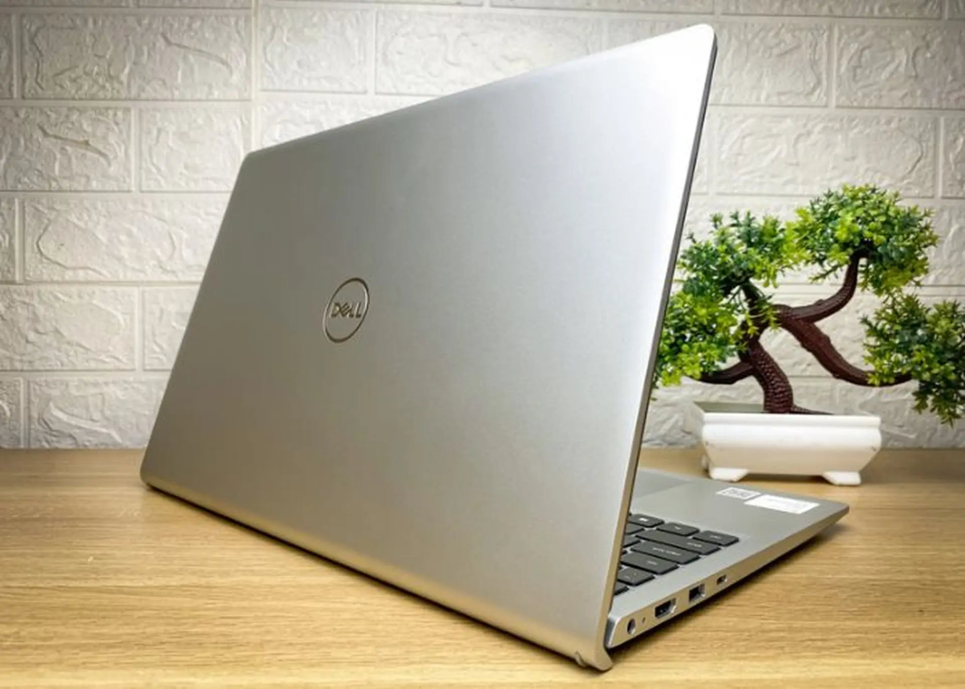 Giá Dell Inspiron 15 mới nhất 2026: Chọn đúng cấu hình, dùng bền lâu và tối ưu ngân sách