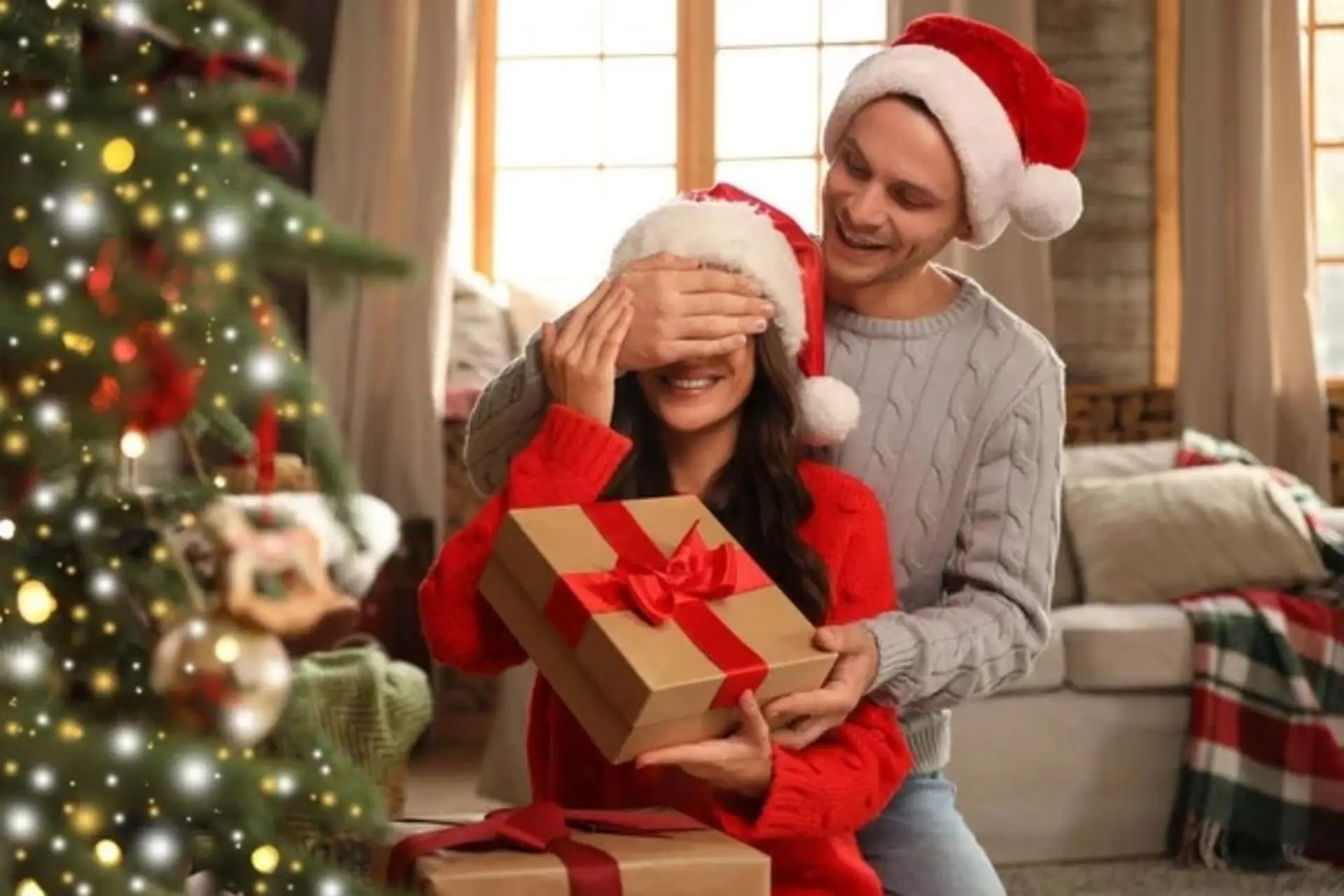 Giáng sinh nên tặng gì cho bạn gái? Top 10 món quà lãng mạn, ý nghĩa khiến người ấy mê mẩn 2025