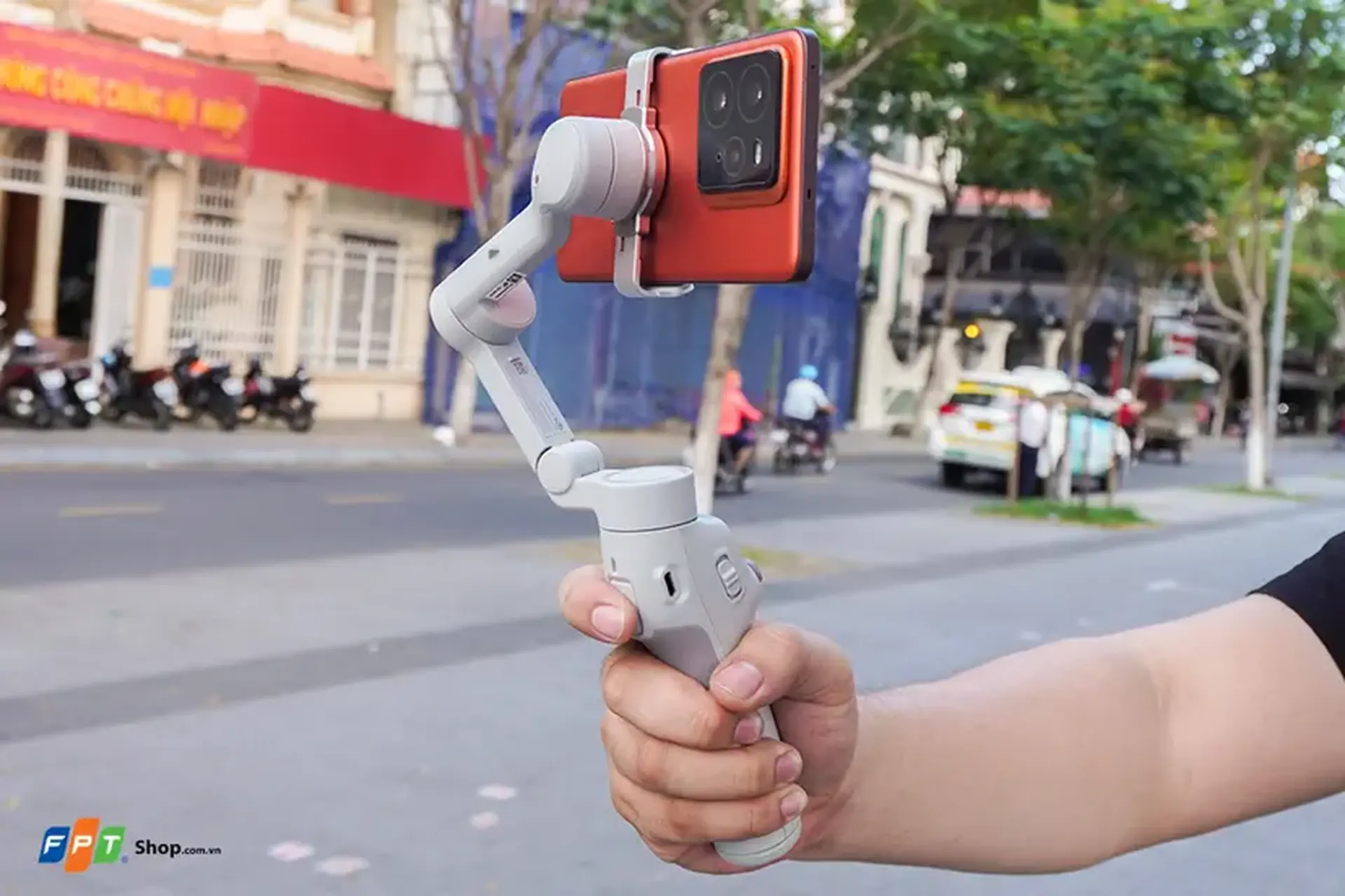 Gimbal chống rung điện thoại loại nào tốt? Gợi ý các mẫu phù hợp quay vlog, TikTok