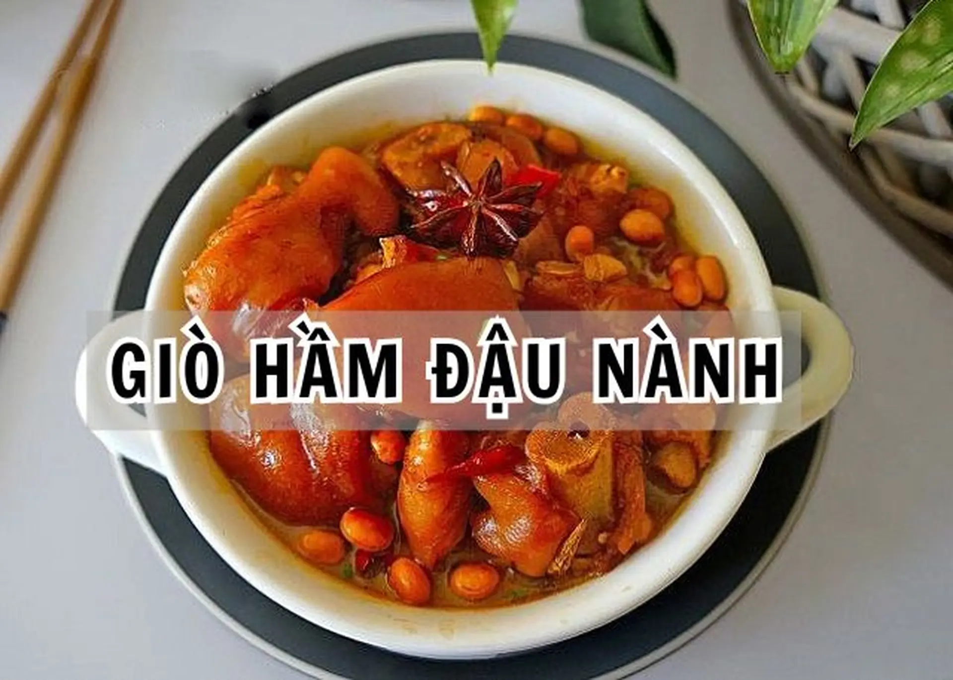 Vào bếp làm món giò hầm đậu nành nhanh gọn, thịt mềm rục ăn cực bùi, béo ngậy