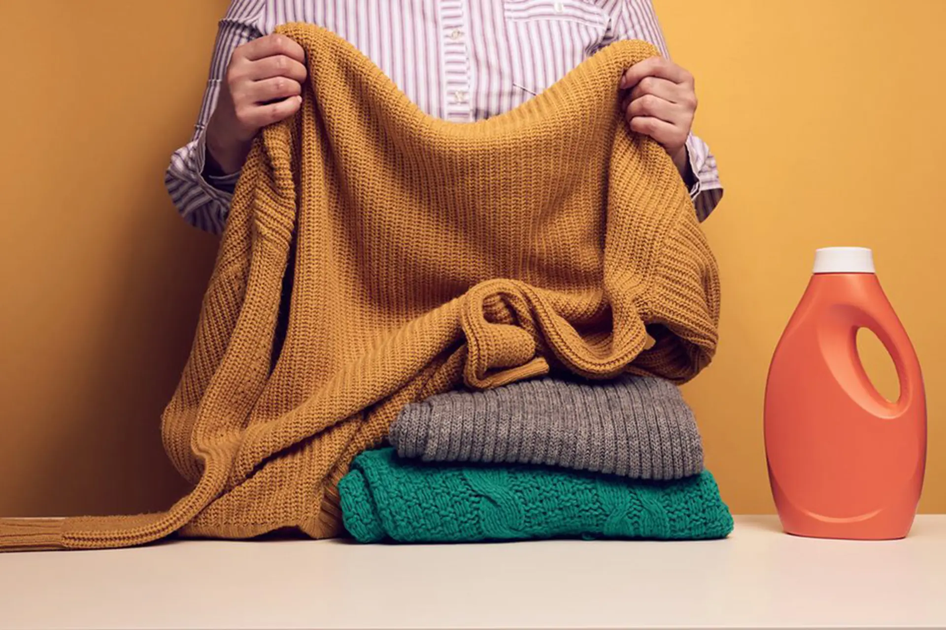 Cách giữ quần áo bền màu sau nhiều lần giặt: Áo trắng đến quần jeans đều áp dụng được