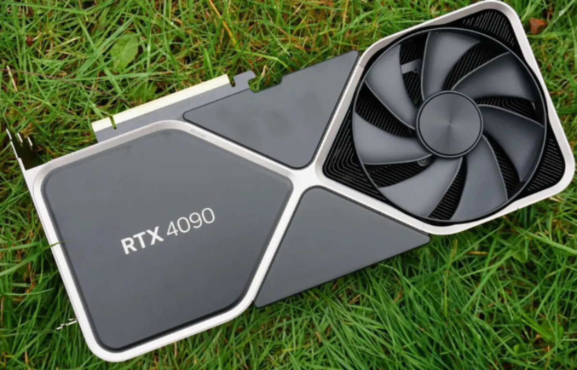 GTX là gì? Ưu nhược điểm và khác biệt giữa card đồ họa GTX và RTX hiện nay