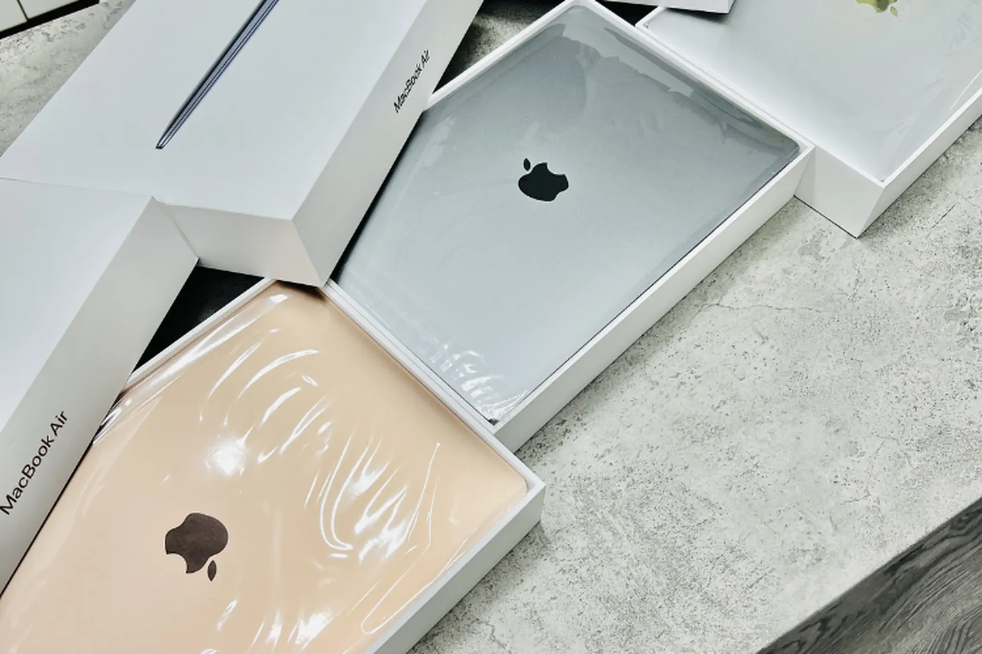 Hàng Apple Open Box là gì? Có khác gì so với máy mới không?