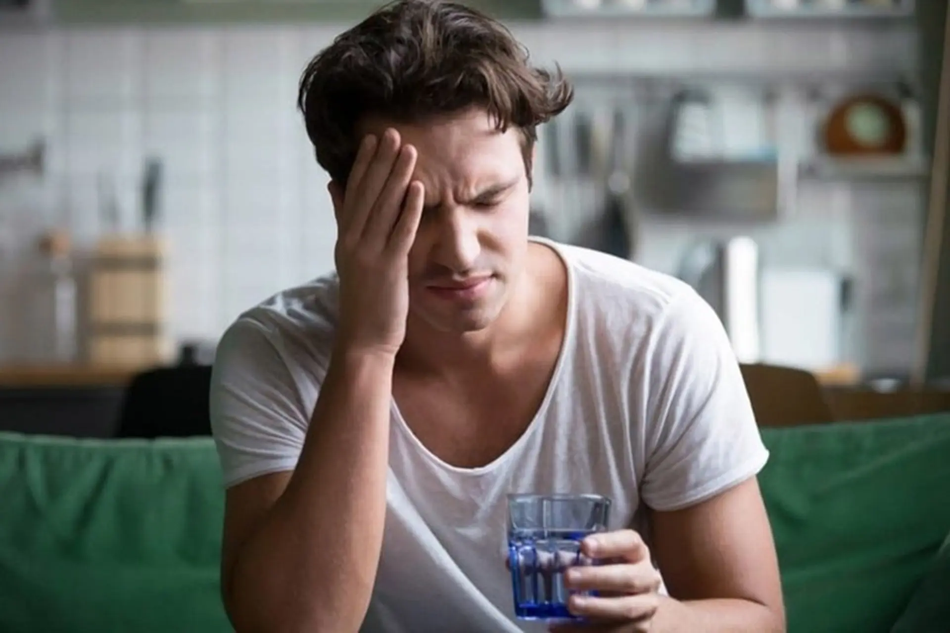 HANGOVER là gì? Triệu chứng, nguyên nhân, cách khắc phục tình trạng này và cách dùng trong tiếng Anh