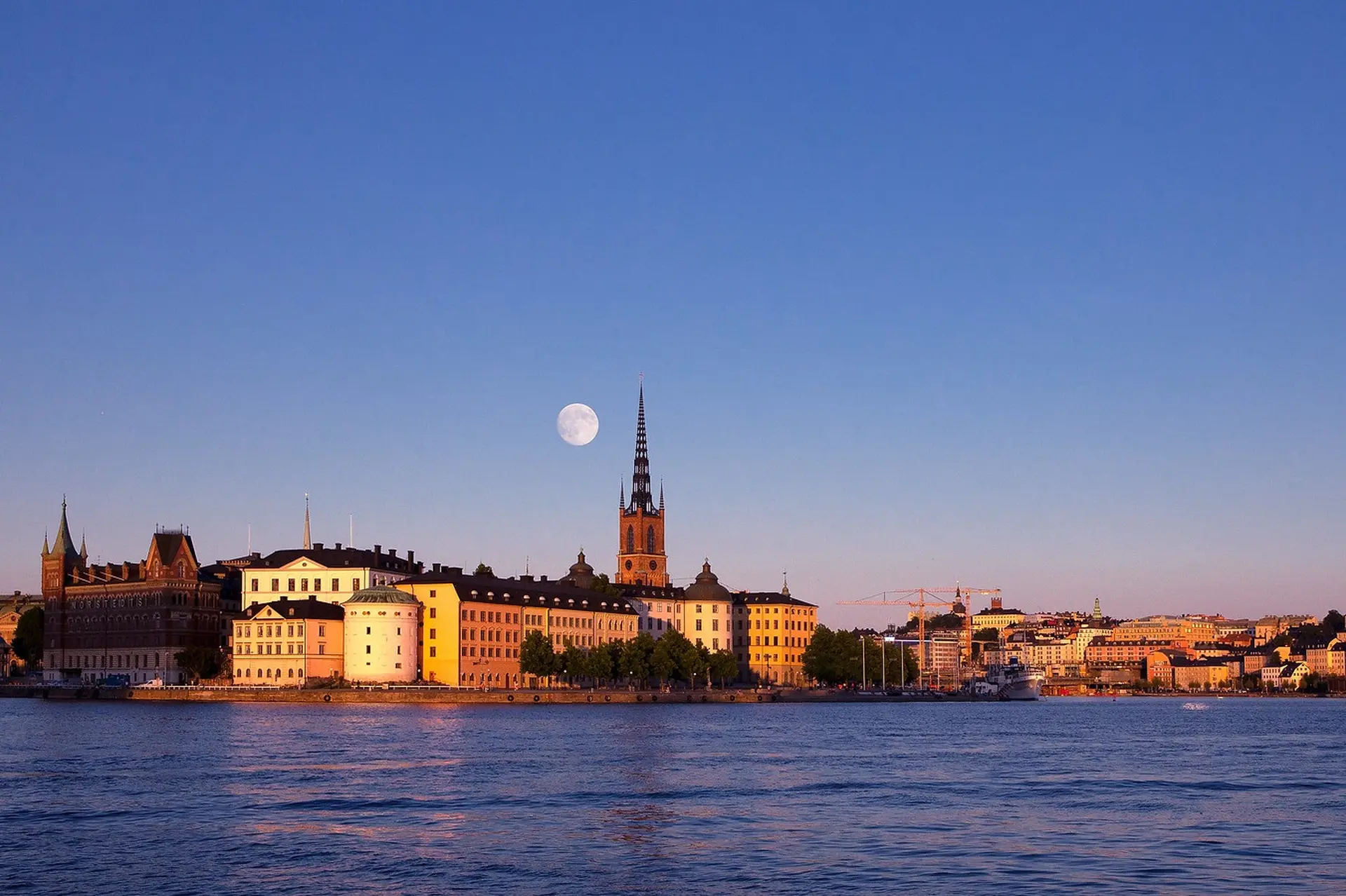 Khám phá hiện tượng Đêm trắng: Khi thiên nhiên xóa mờ ranh giới giữa ngày và đêm