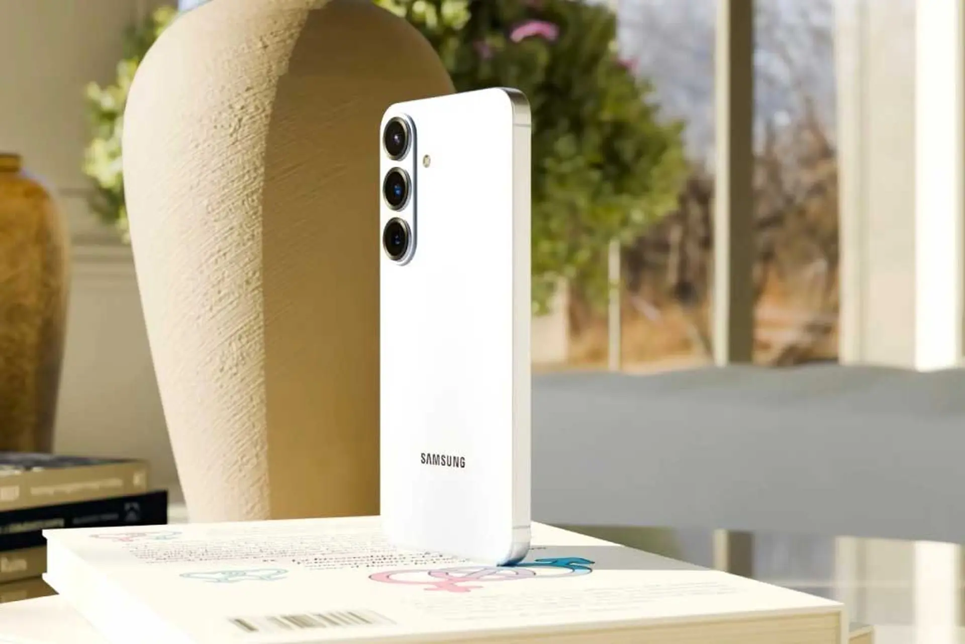 Hình ảnh Galaxy S26 Plus xuất hiện rõ nét, thiết kế tương đồng với bản Ultra