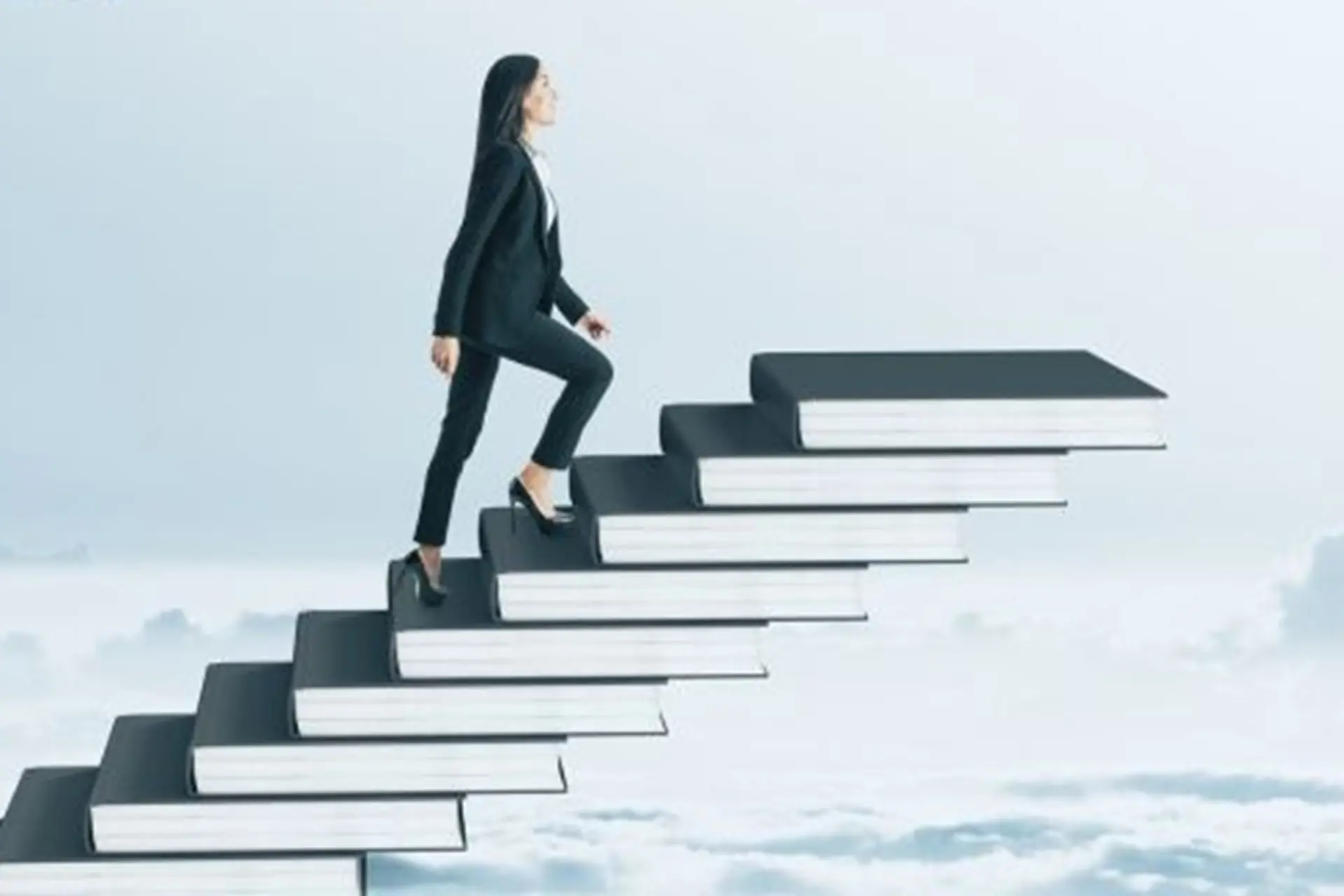 Học cao đẳng liên thông lên đại học mất mấy năm? Điều kiện, hình thức học và lợi ích cần biết
