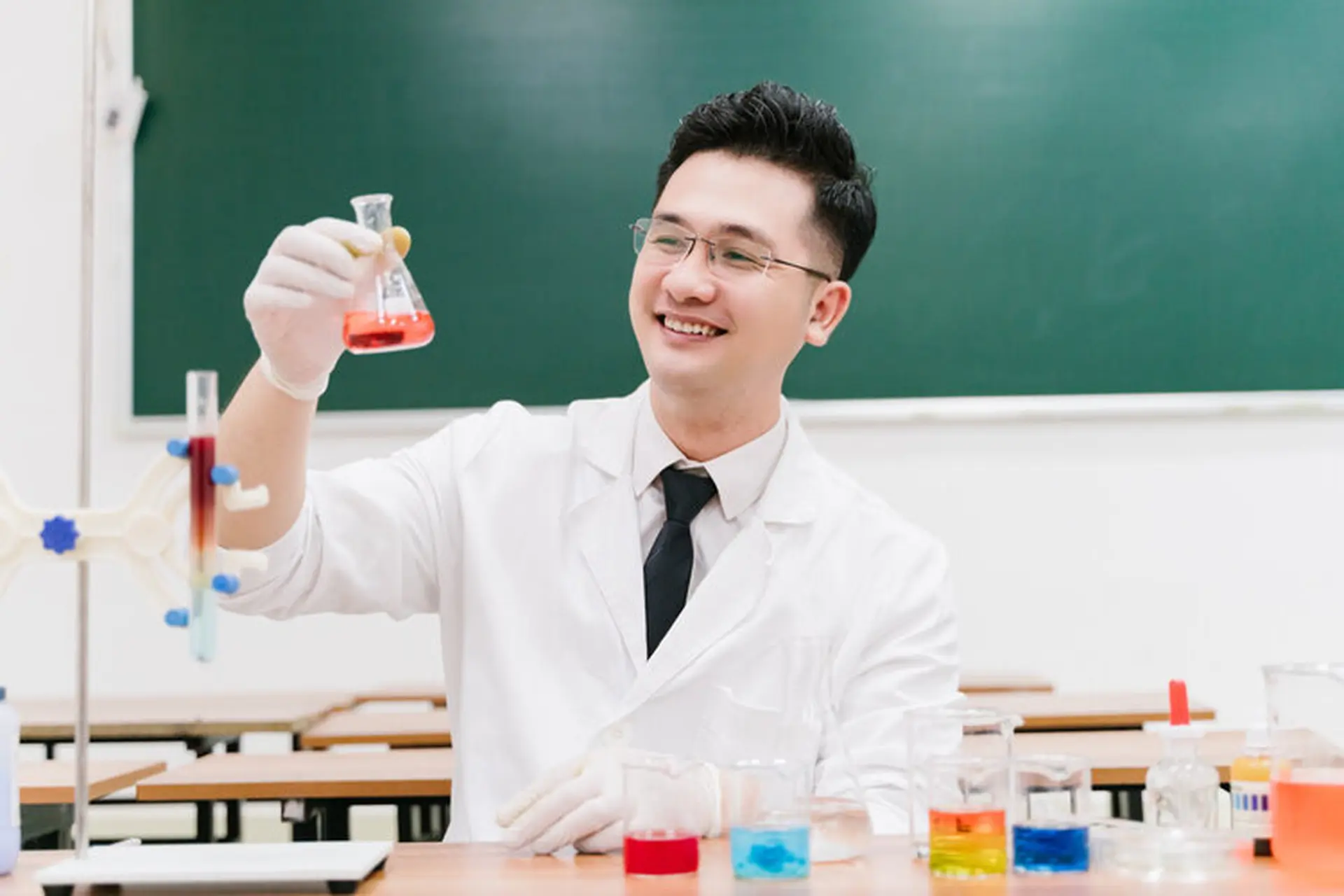 Giới thiệu các trang web học Hóa online miễn phí mà hiệu quả, giúp học sinh trau dồi kiến thức môn hóa