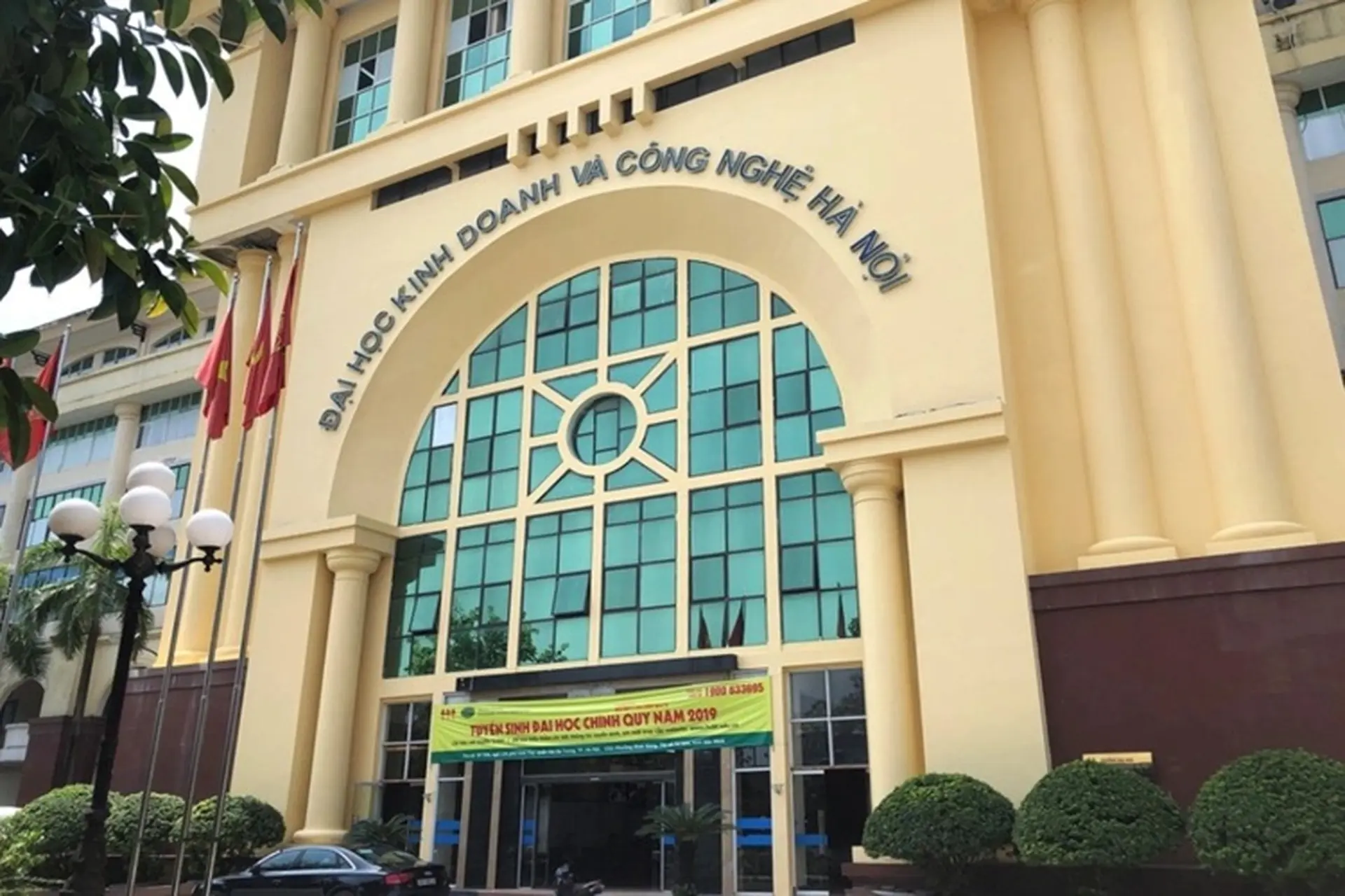 Cập nhật mức học phí Đại Học Kinh doanh và Công nghệ Hà Nội 2025: Lộ trình tăng học phí sinh viên nên tham khảo