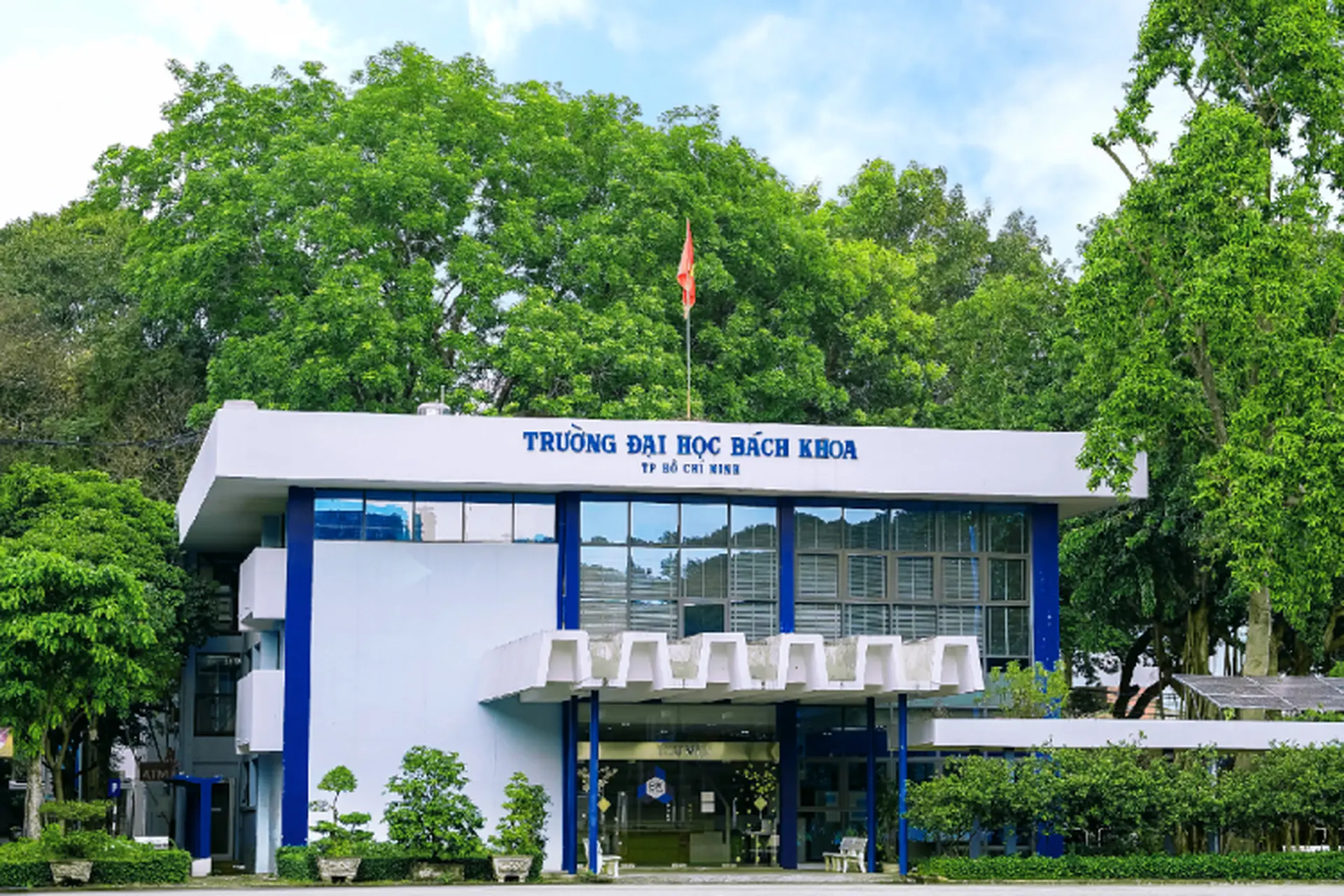 Cập nhật mức học phí Bách Khoa TPHCM mới nhất 2024 và các ngành tuyển sinh của trường