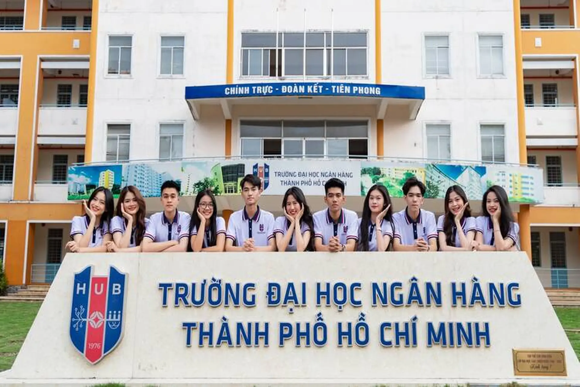 Học phí HUB 2025 - Điểm chuẩn trúng tuyển năm gần nhất của Đại học Ngân hàng TP.HCM