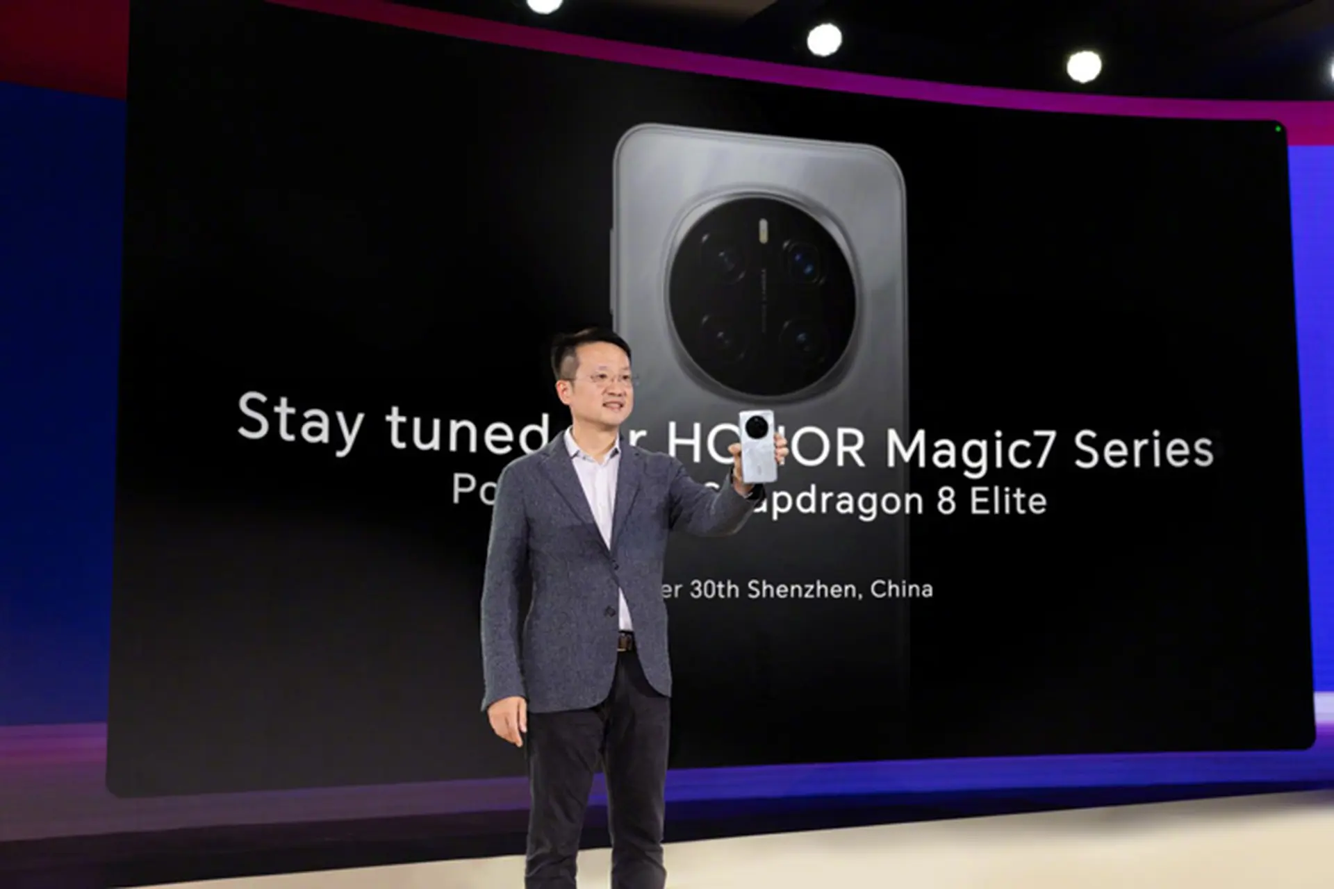 Honor Magic7 Pro được trình diễn trên sân khấu Snapdragon Summit