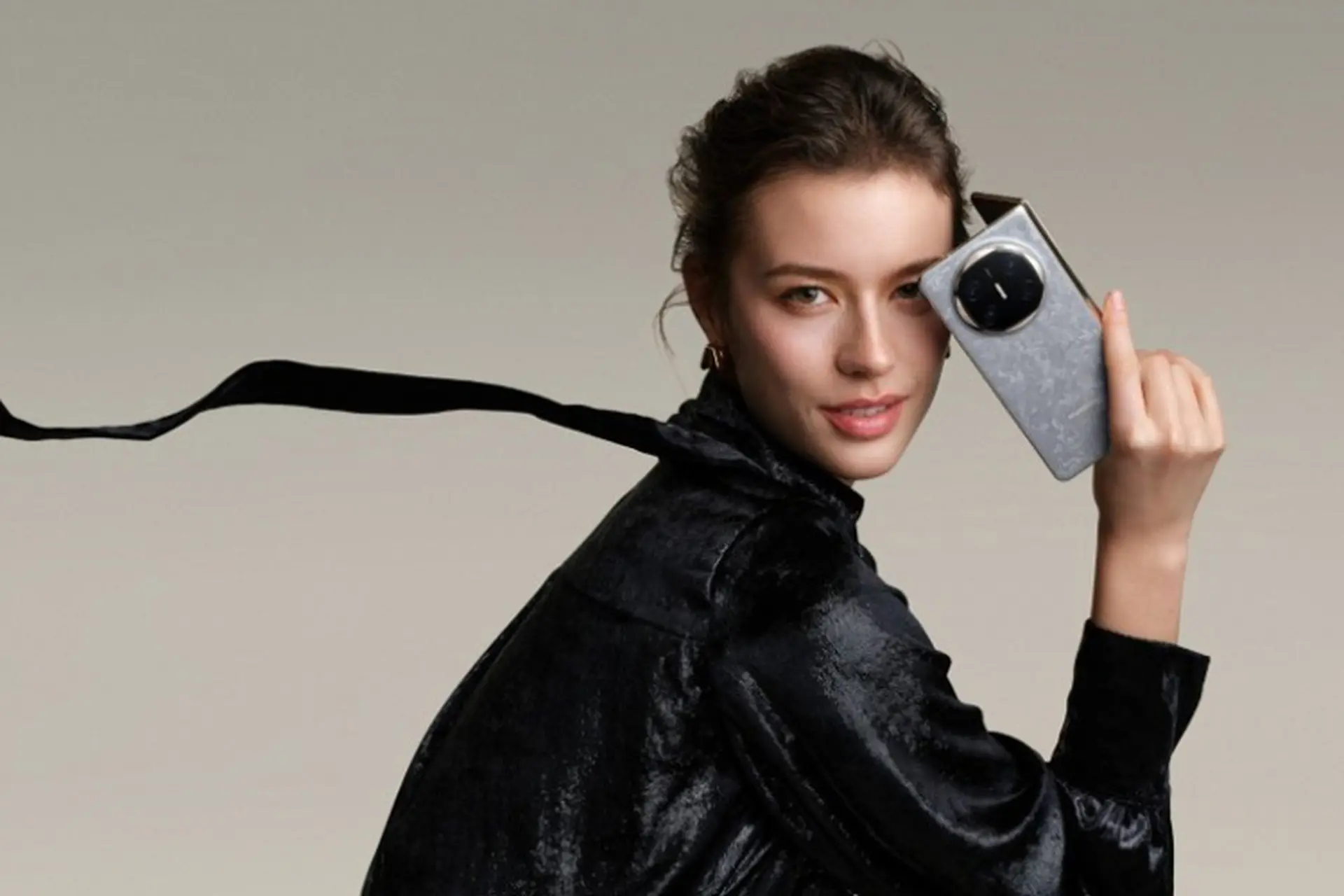 Huawei Mate X6 ra mắt với HarmonyOS Next, thân máy mỏng và màn hình lớn hơn