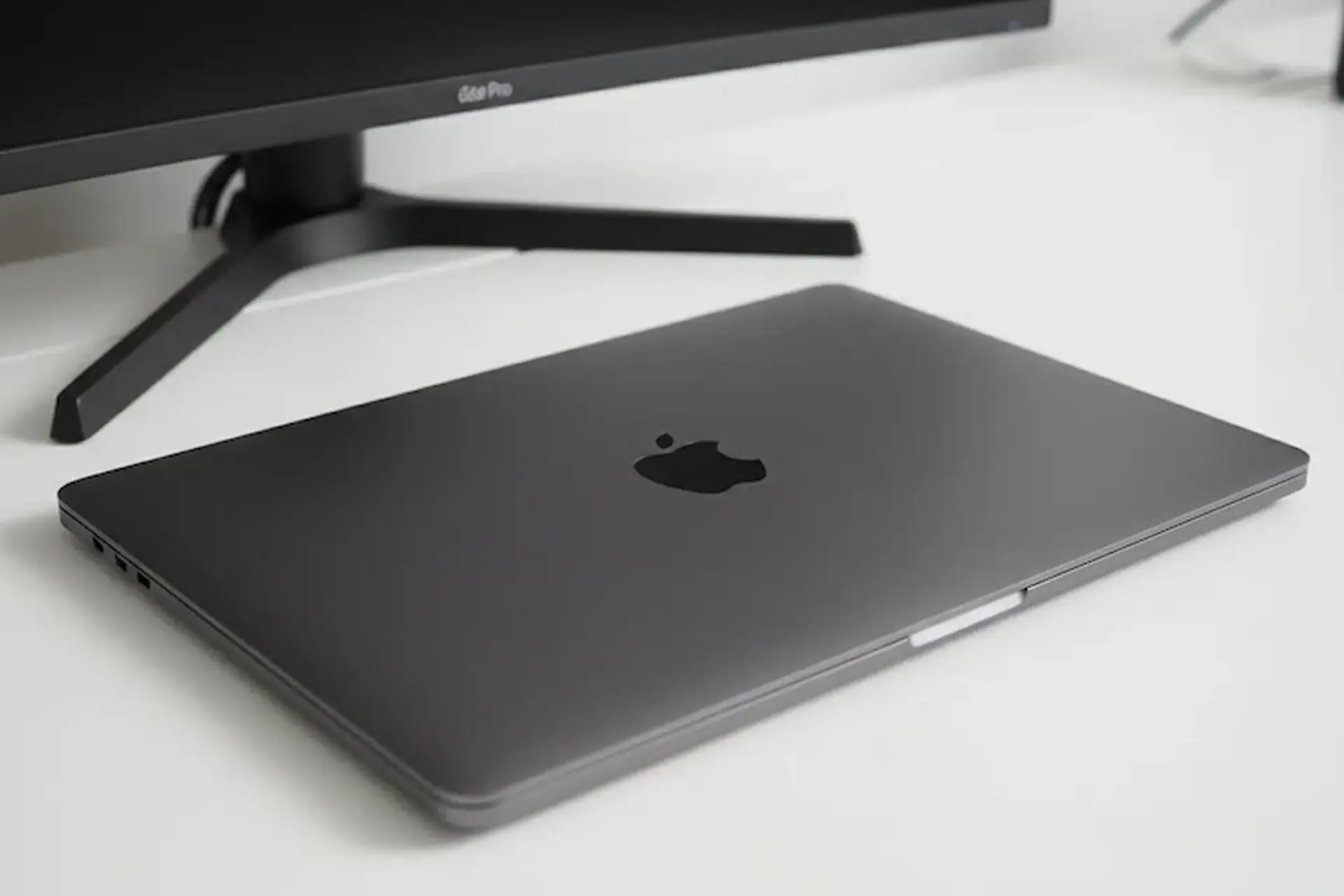 Cách giảm âm lượng MacBook khi vào chế độ Sleep nhanh chóng bằng cài đặt, lệnh Terminal và các ứng dụng tự động
