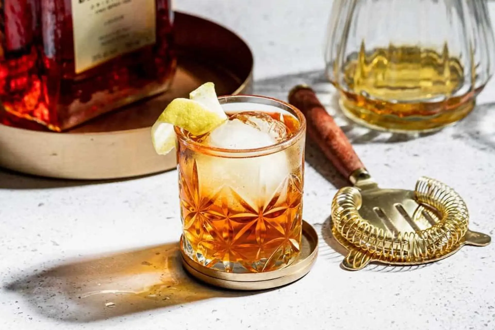 Cách pha Cocktail Godfather đúng chuẩn phong cách cổ điển và khí chất đàn ông