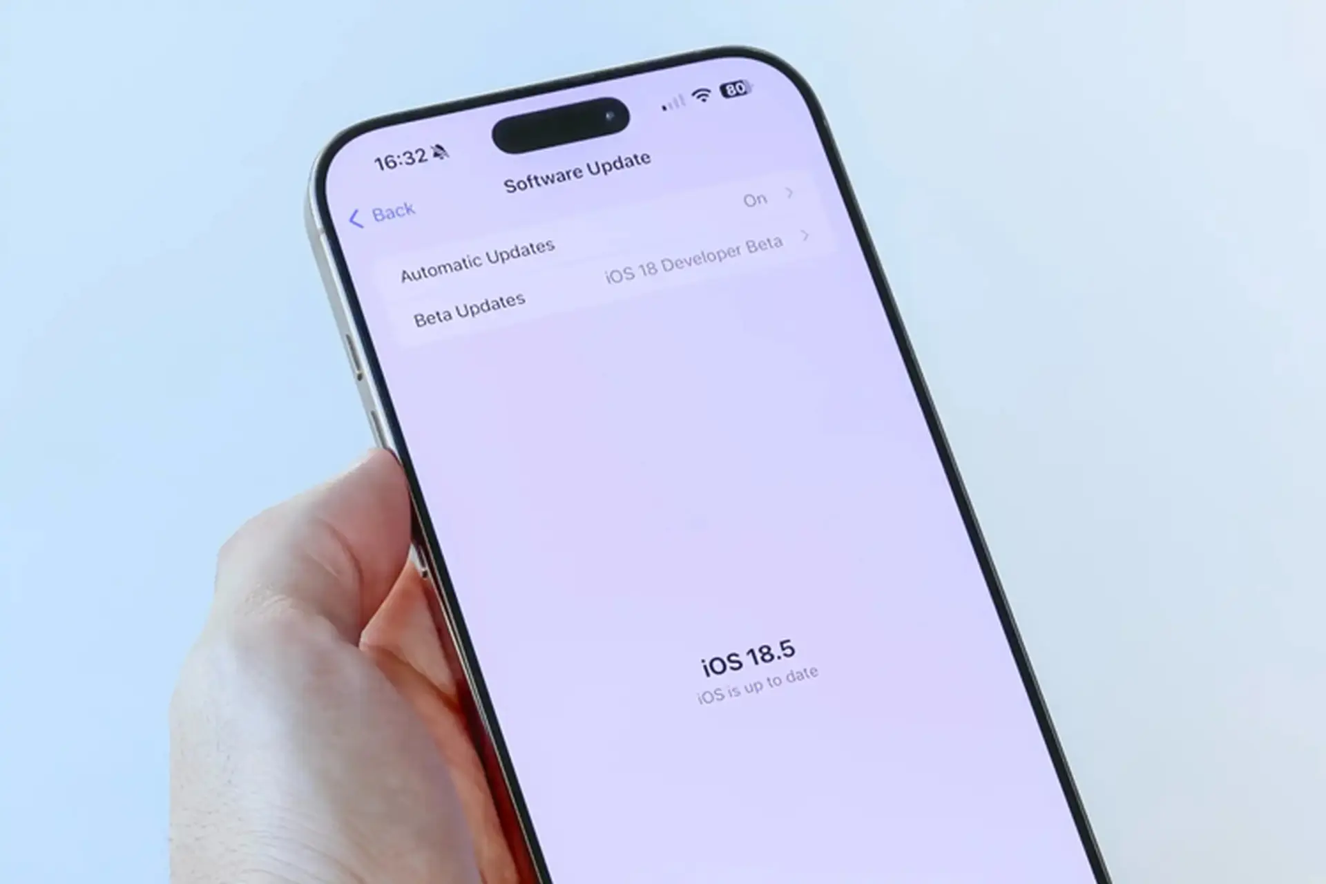 iOS 18.5 ra mắt: iPhone 13 hỗ trợ nhắn tin vệ tinh qua nhà mạng, thêm hình nền mới