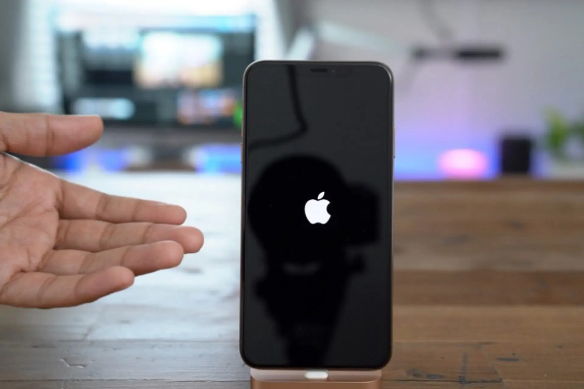 Tại sao iPhone 15 bị đen màn hình? Cách kiểm tra màn hình đen nhanh chóng, chỉ với vài bước