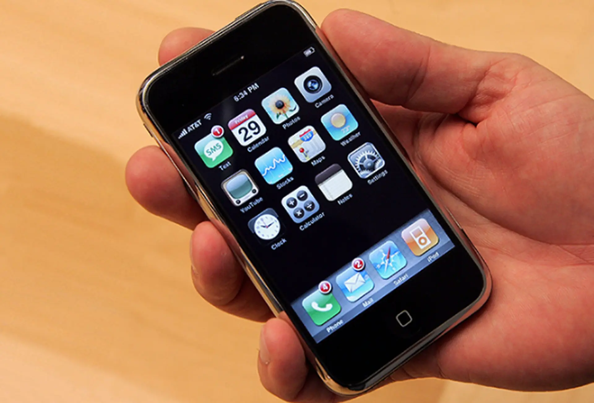 iPhone 1 là gì? Hành trình phát triển của iPhone từ thế hệ đầu tiên đến nay