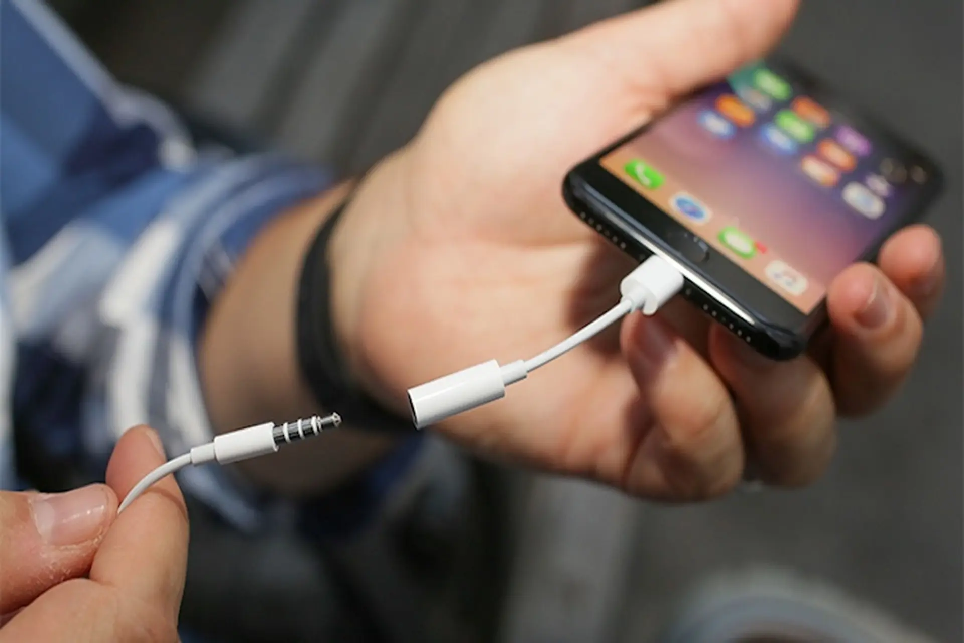 iPhone có chỗ cắm tai nghe không? Giải đáp chi tiết cho người dùng Apple
