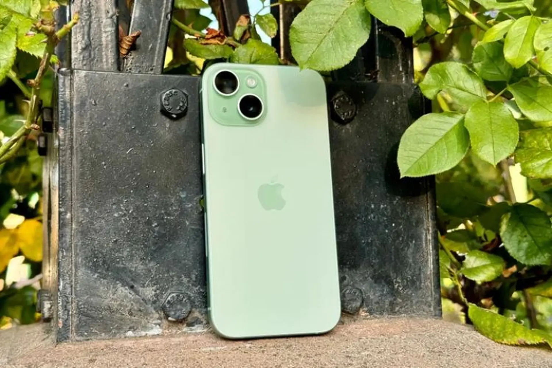 iPhone màu xanh lá cây: Tổng hợp các đời máy sở hữu sắc xanh độc đáo và sang trọng nhất của Apple
