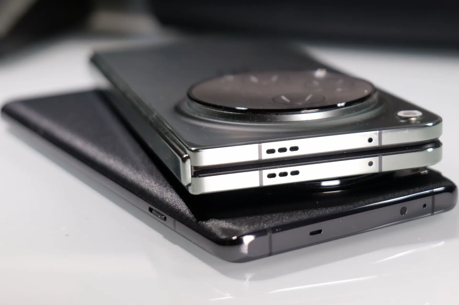 IR Blaster là gì? Khám phá sức mạnh điều khiển từ xa ngay trên chiếc smartphone
