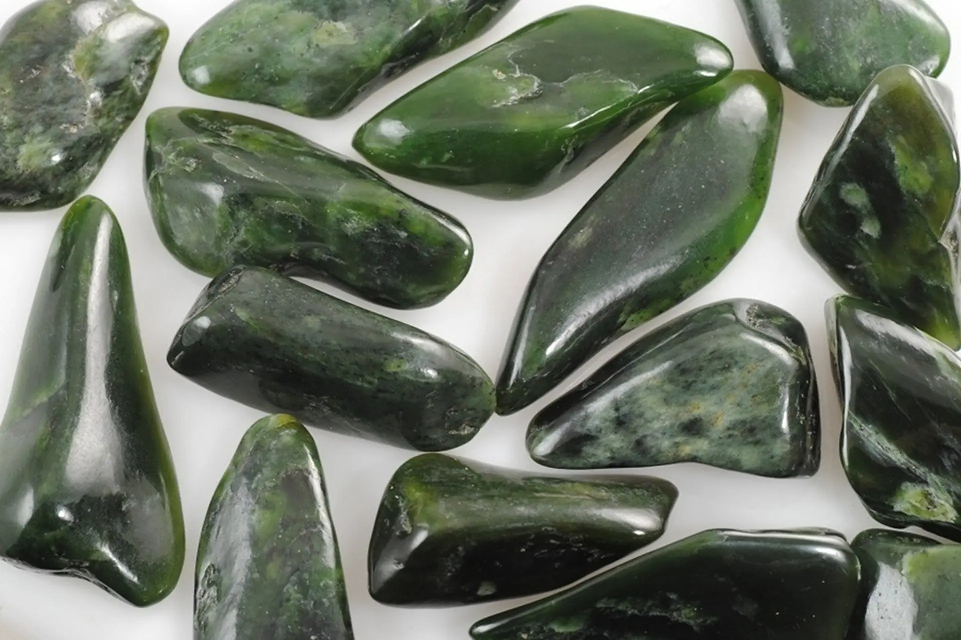 Jade là gì? Khám phá lịch sử, nguồn gốc, ý nghĩa và giá trị của ngọc bích