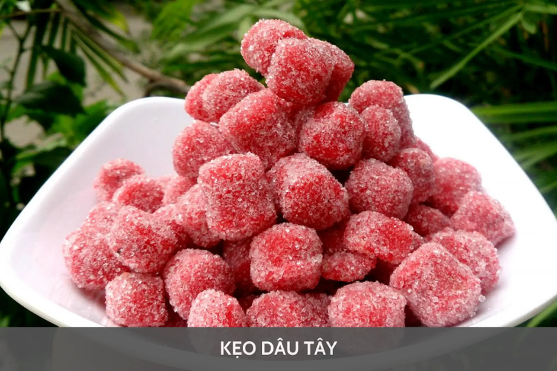 Tự tay làm kẹo dâu tây dẻo mềm, thơm ngon, chua ngọt hấp dẫn cho ngày Tết thêm rộn ràng