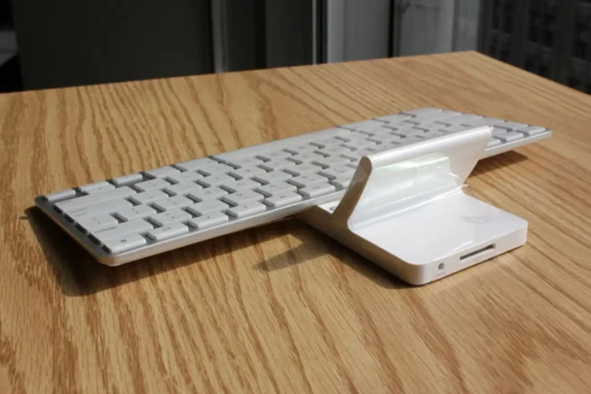 Keyboard Dock là gì? Có nên sử dụng Keyboard Dock cho thiết bị di động hay không?