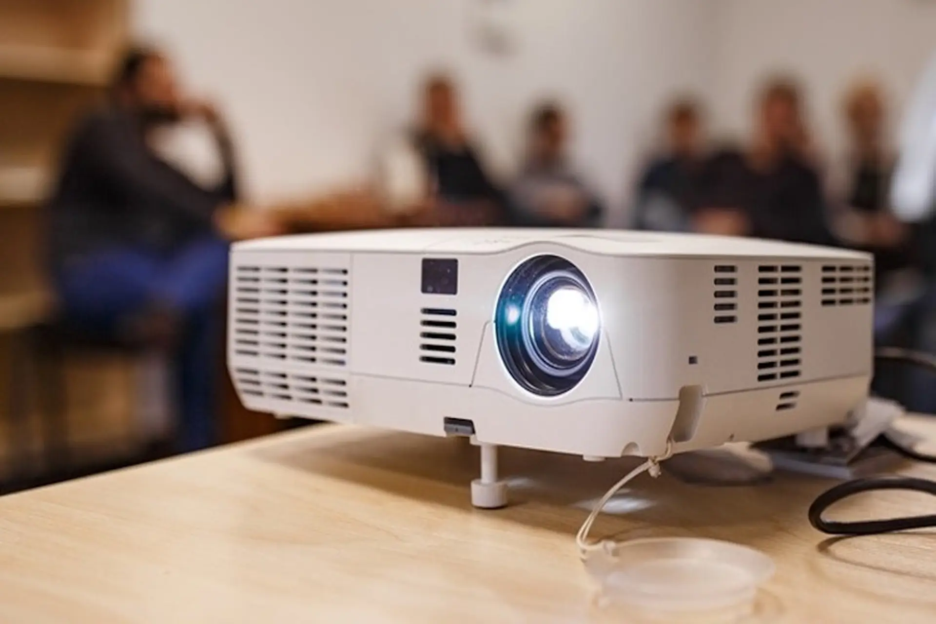 Kích thước máy chiếu và các loại màn chiếu quan trọng thế nào trong lựa chọn thiết bị trình chiếu