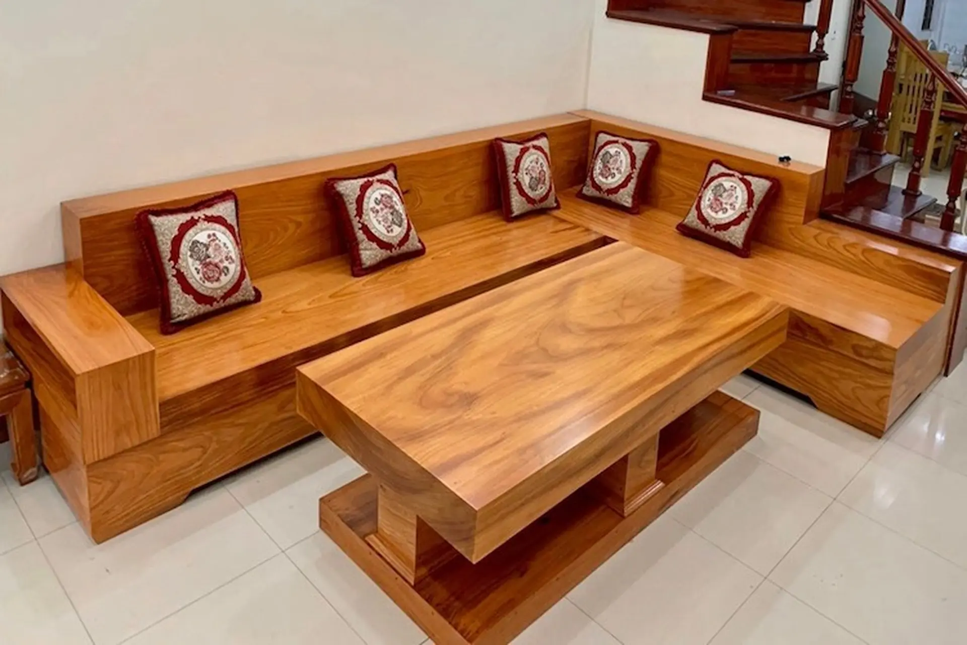 Kích thước sofa gỗ nguyên khối chữ L tiêu chuẩn và cách chọn phù hợp không gian