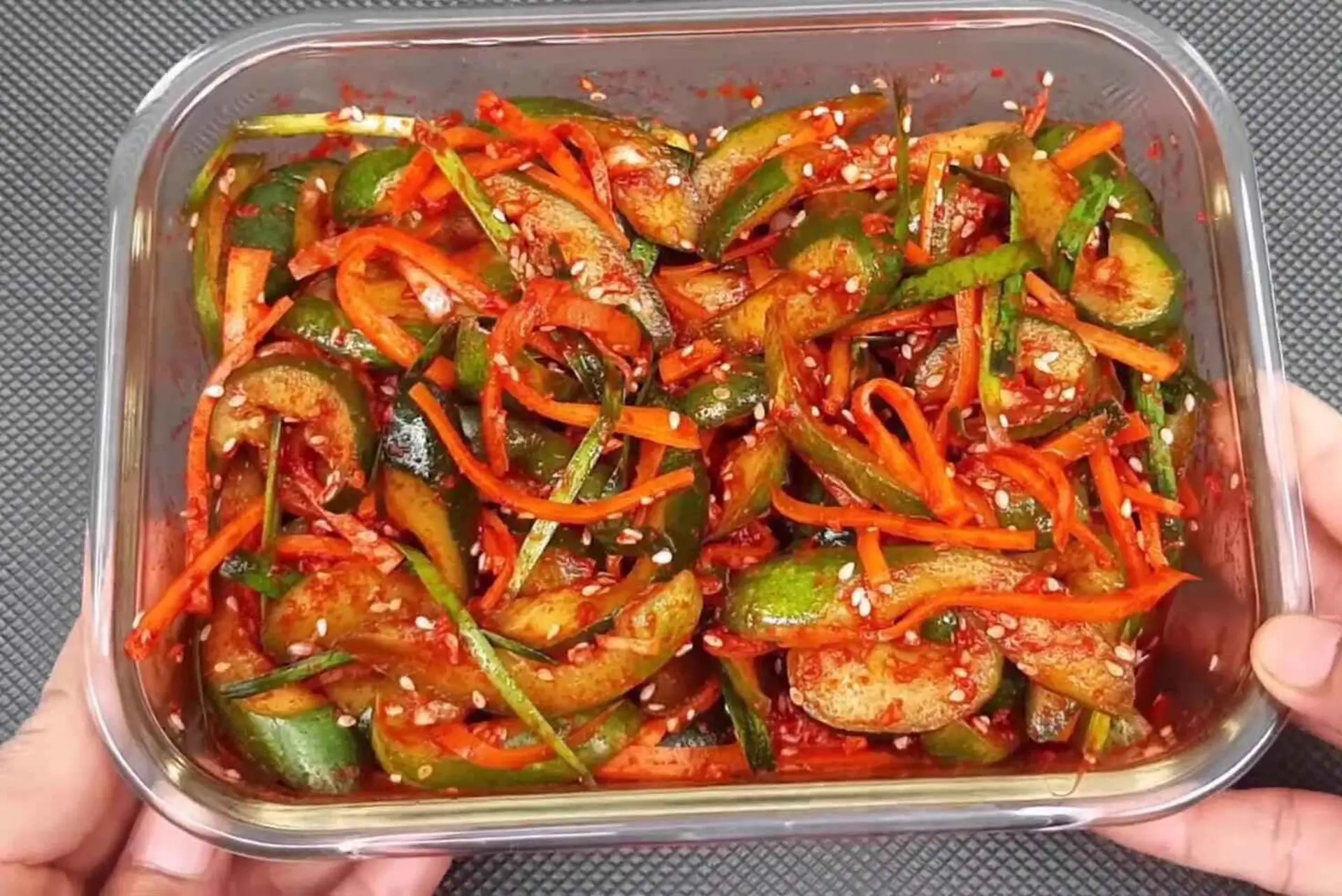 Cách làm kim chi dưa chuột giòn thơm, không ra nước, ăn kèm với thịt nướng cực ngon!