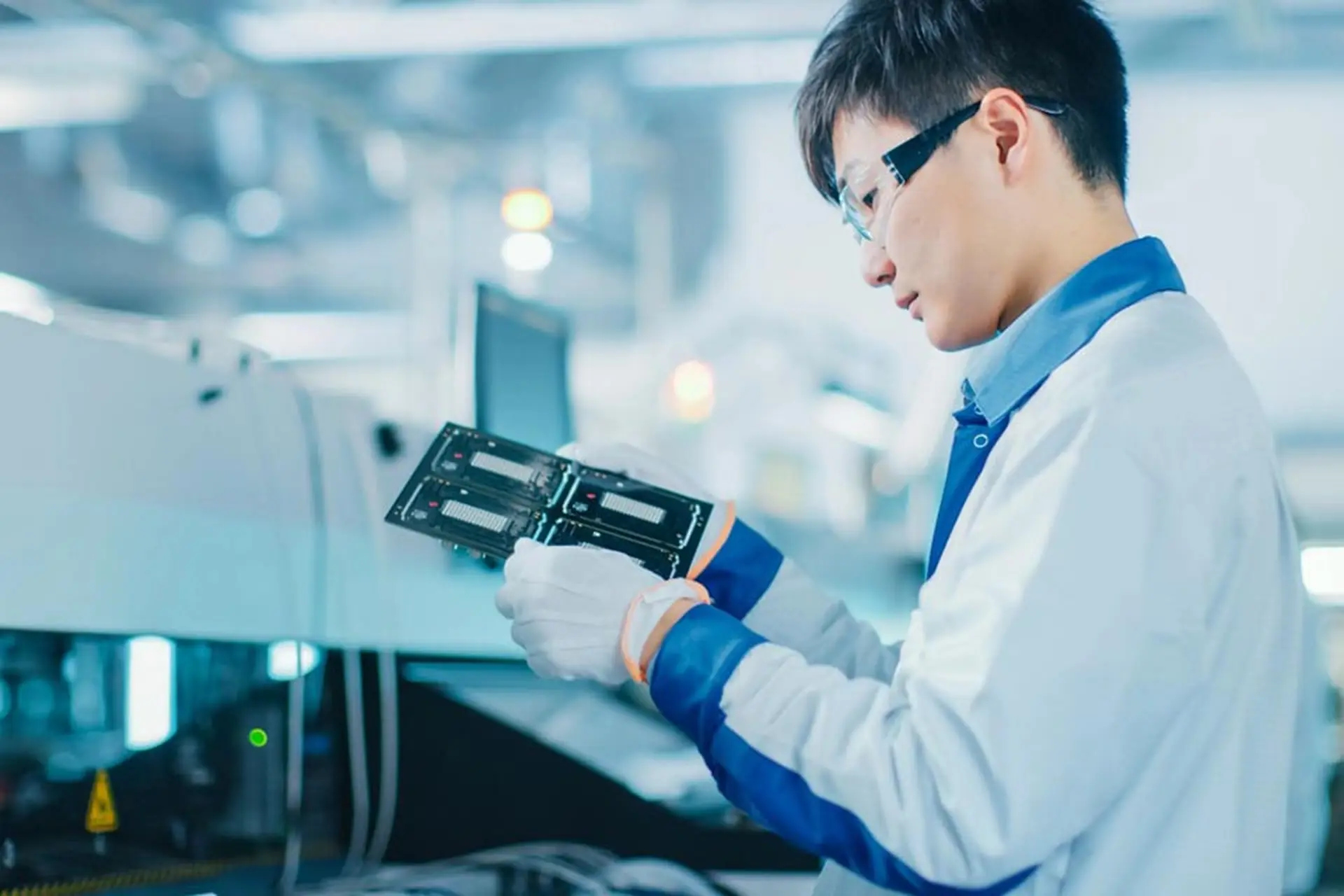 Kỹ sư SMT là gì? Lộ trình trở thành chuyên gia SMT được săn đón trong ngành điện tử