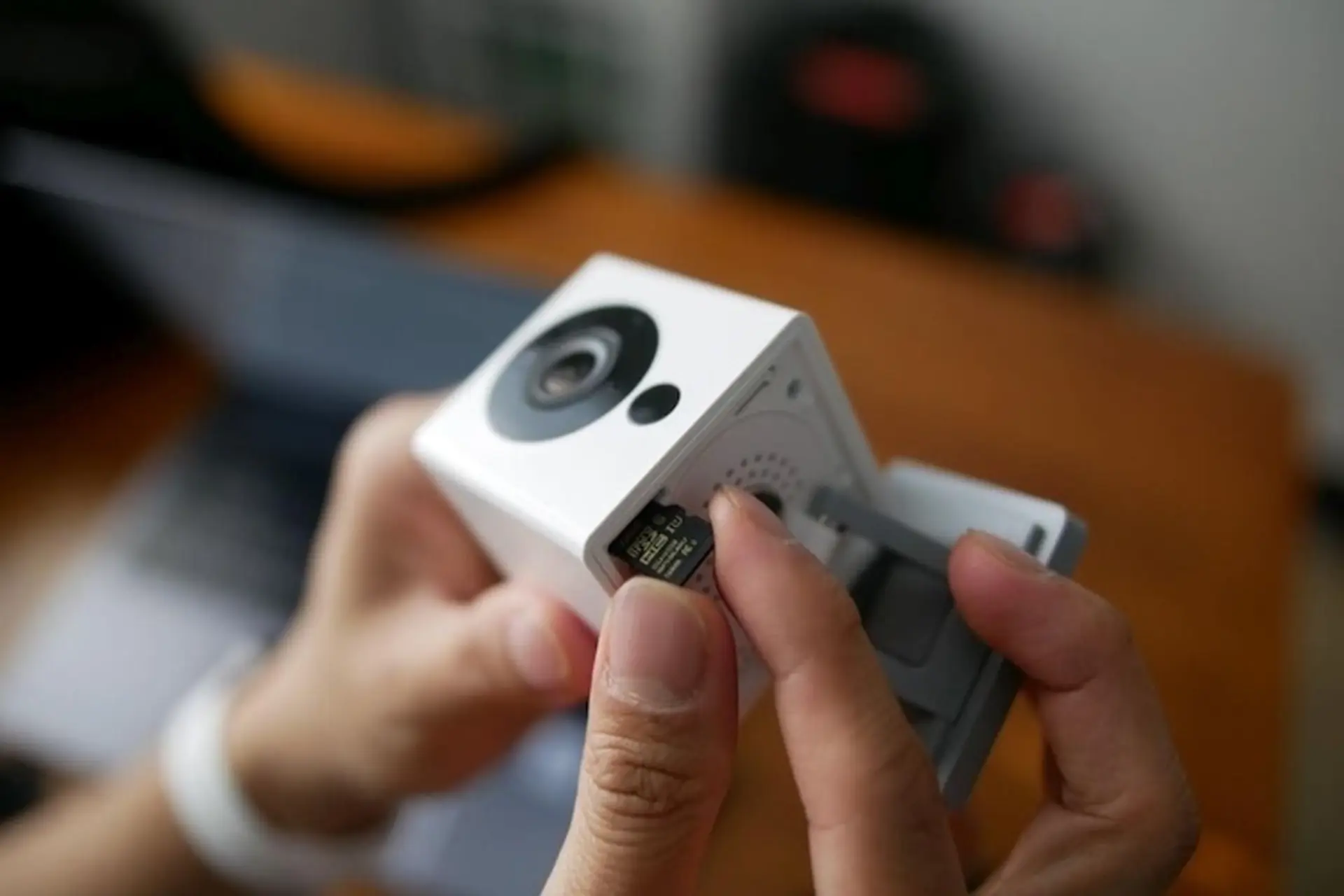 Lắp camera có cần thẻ nhớ không? Giải đáp chi tiết và cách lựa chọn phù hợp