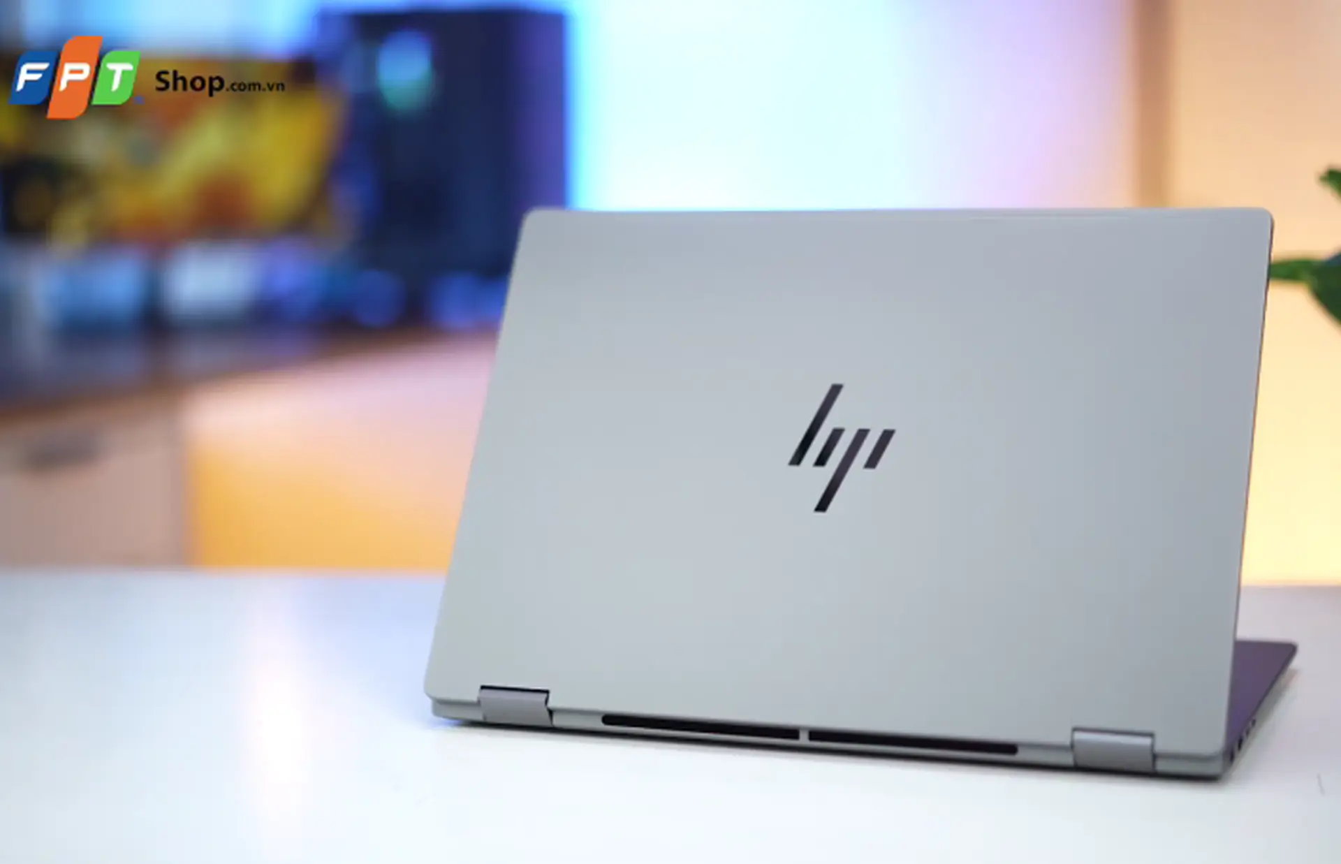 Bật mí top 5 laptop AI mỏng nhẹ cho người làm công việc di chuyển linh hoạt