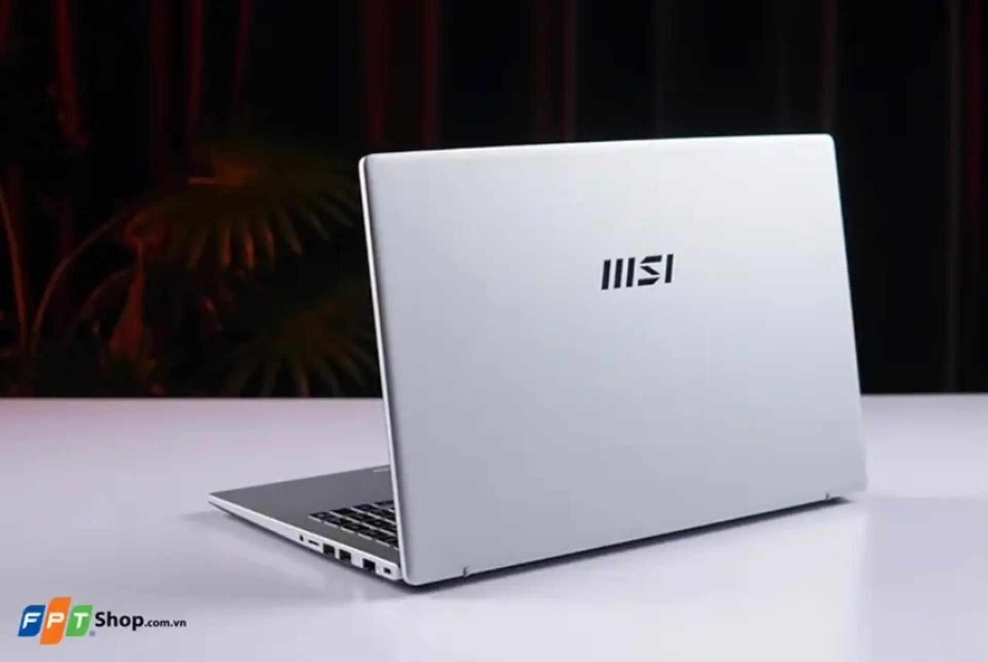 Gợi ý top 5 laptop cho sinh viên ngành du lịch 2026 mỏng nhẹ, hiệu năng ổn định