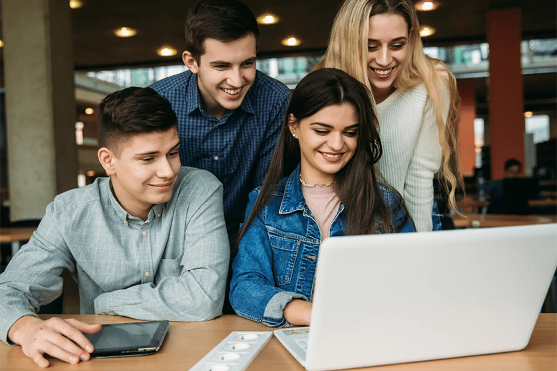 Top 6 laptop cho sinh viên ngành quan hệ công chúng 2025 học tập và sáng tạo nội dung hiệu quả