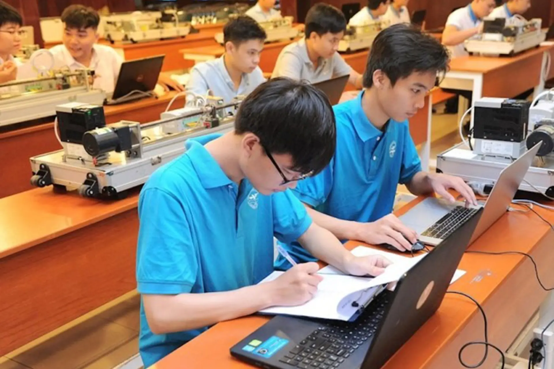 Top 6 laptop cho sinh viên ngành tự động hóa 2025: Hiệu năng tốt, bền bỉ, phù hợp học tập và thực hành kỹ thuật số