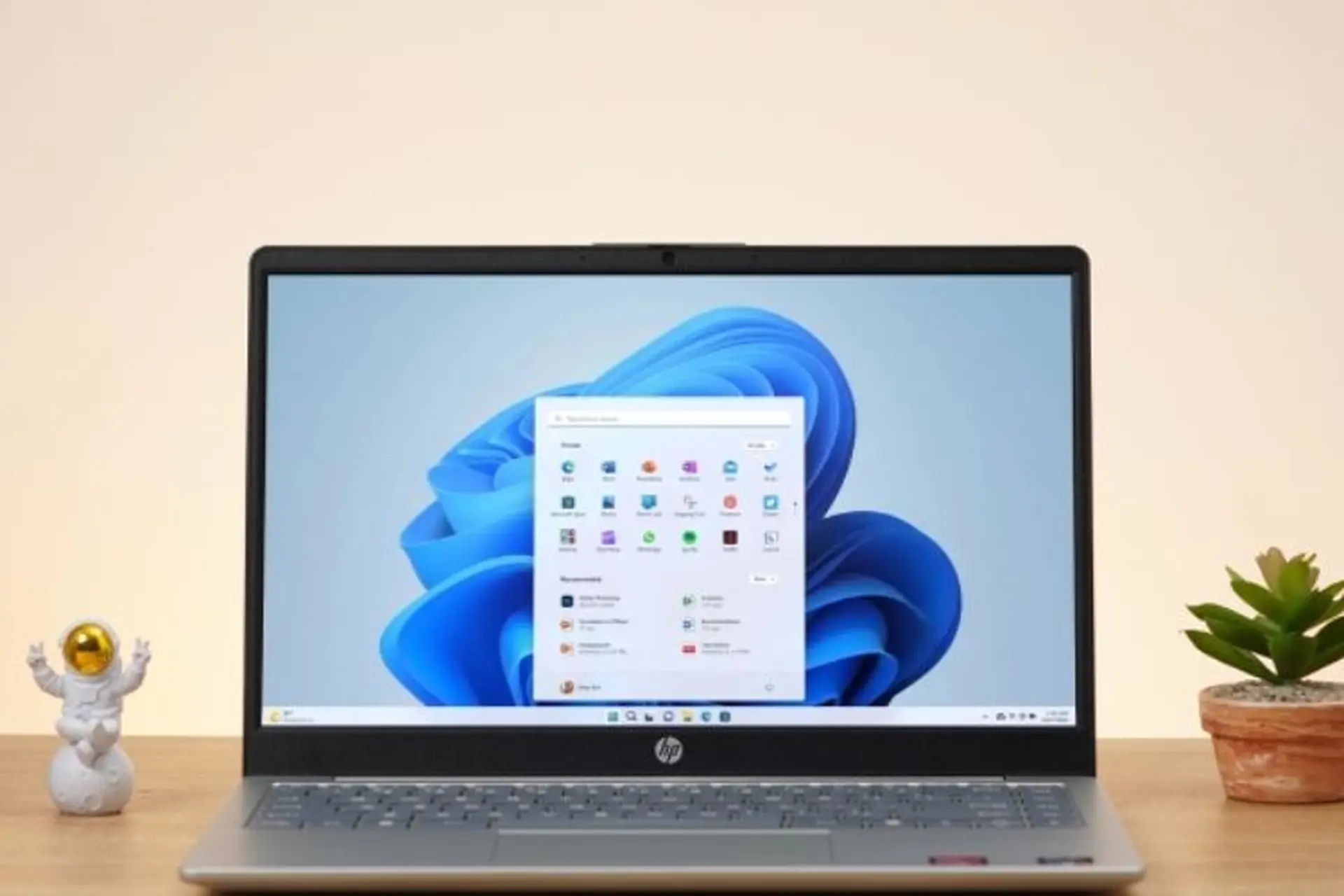 Top laptop dành cho sinh viên nữ 2026 đáng mua: Thiết kế đẹp mắt, hiệu năng ổn định