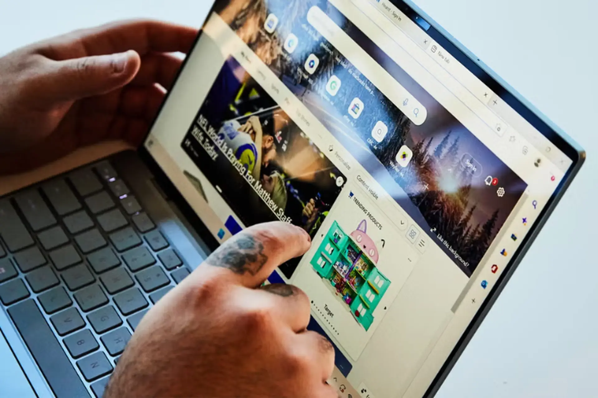Laptop màn hình cảm ứng là gì? Có nên mua laptop màn hình cảm ứng hay không?