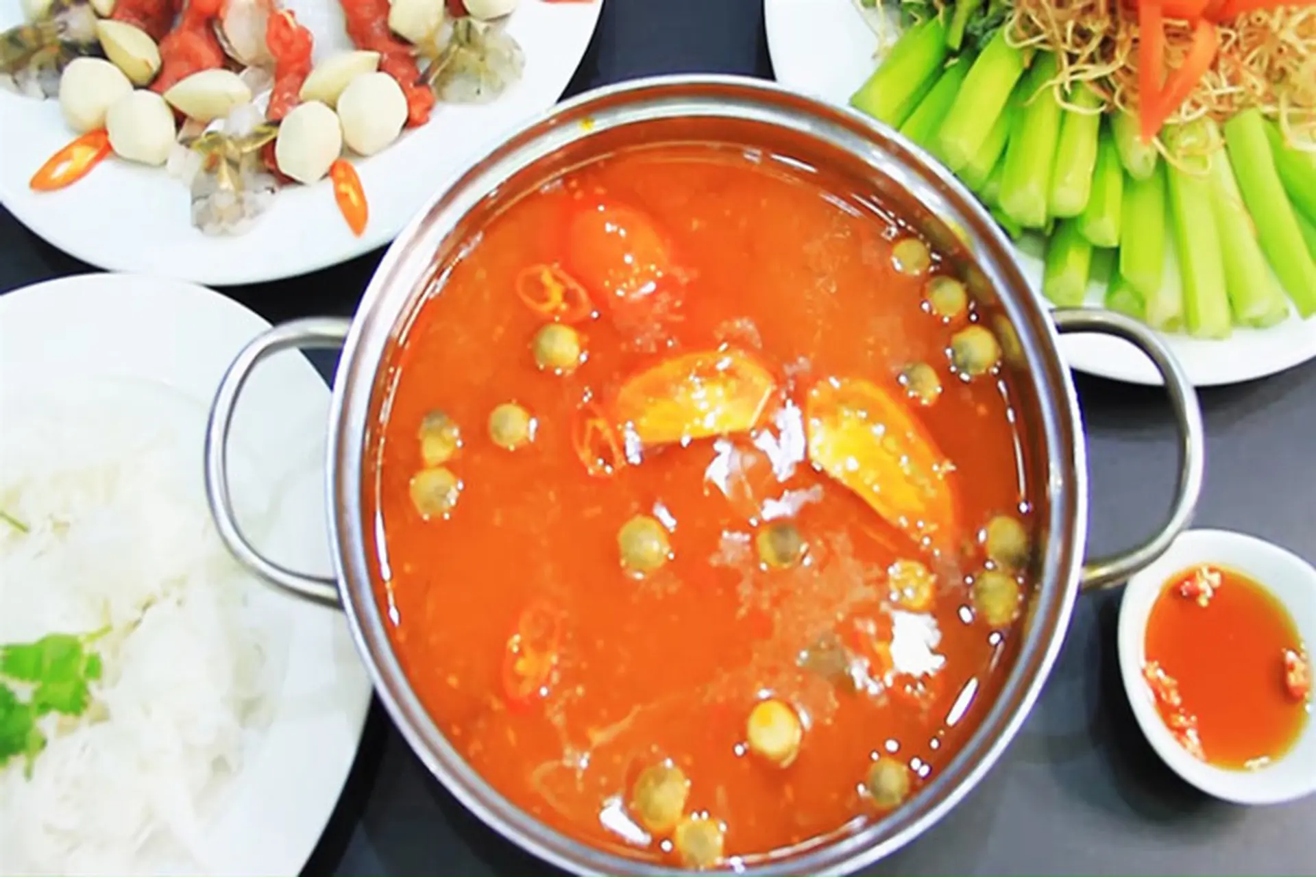 Lưu ngay công thức nấu lẩu cà chua chua ngọt thanh đam cực đơn giản mà ai cũng sẽ mê mẩn 