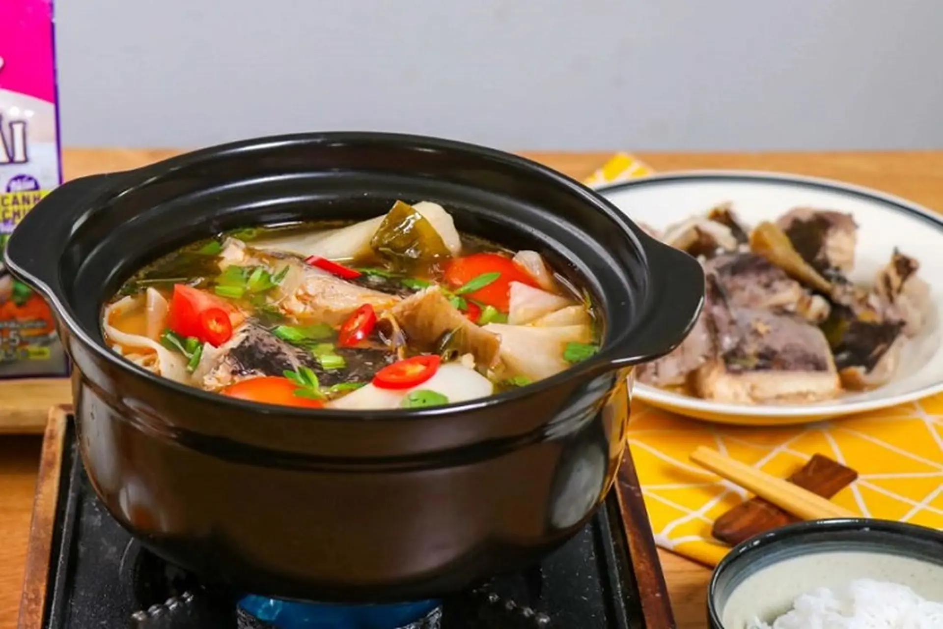Chế biến lẩu cá đuối lá giang vị chua thanh mát cho bữa cơm gia đình cuối tuần