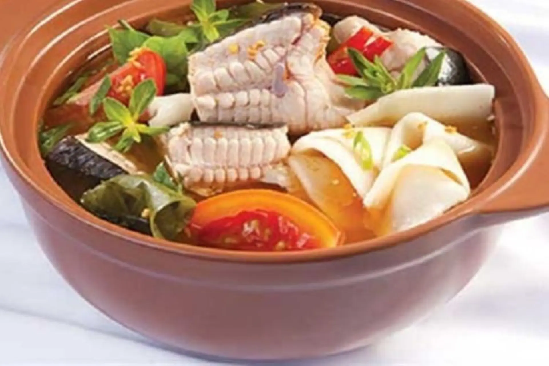 Chi tiết cách làm lẩu cá đuối nấu mẻ thơm ngon, hấp dẫn mời cả gia đình thưởng thức