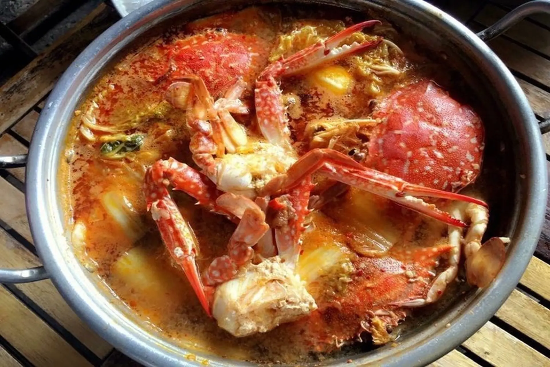 Lẩu ghẹ kim chi: Sự kết hợp hoàn hảo giữa hải sản tươi ngon và gia vị cay chua