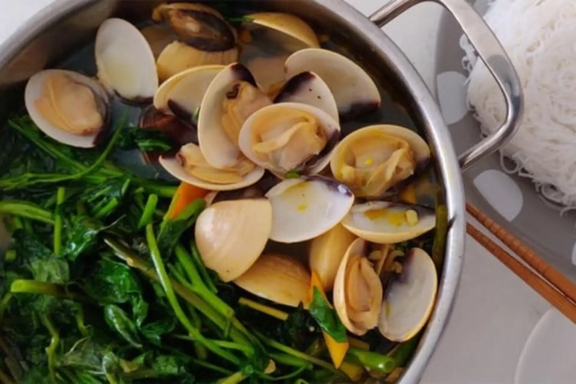 Hướng dẫn 2 cách nấu lẩu nghêu siêu đơn giản và ngon miệng, ai cũng có thể thực hiện