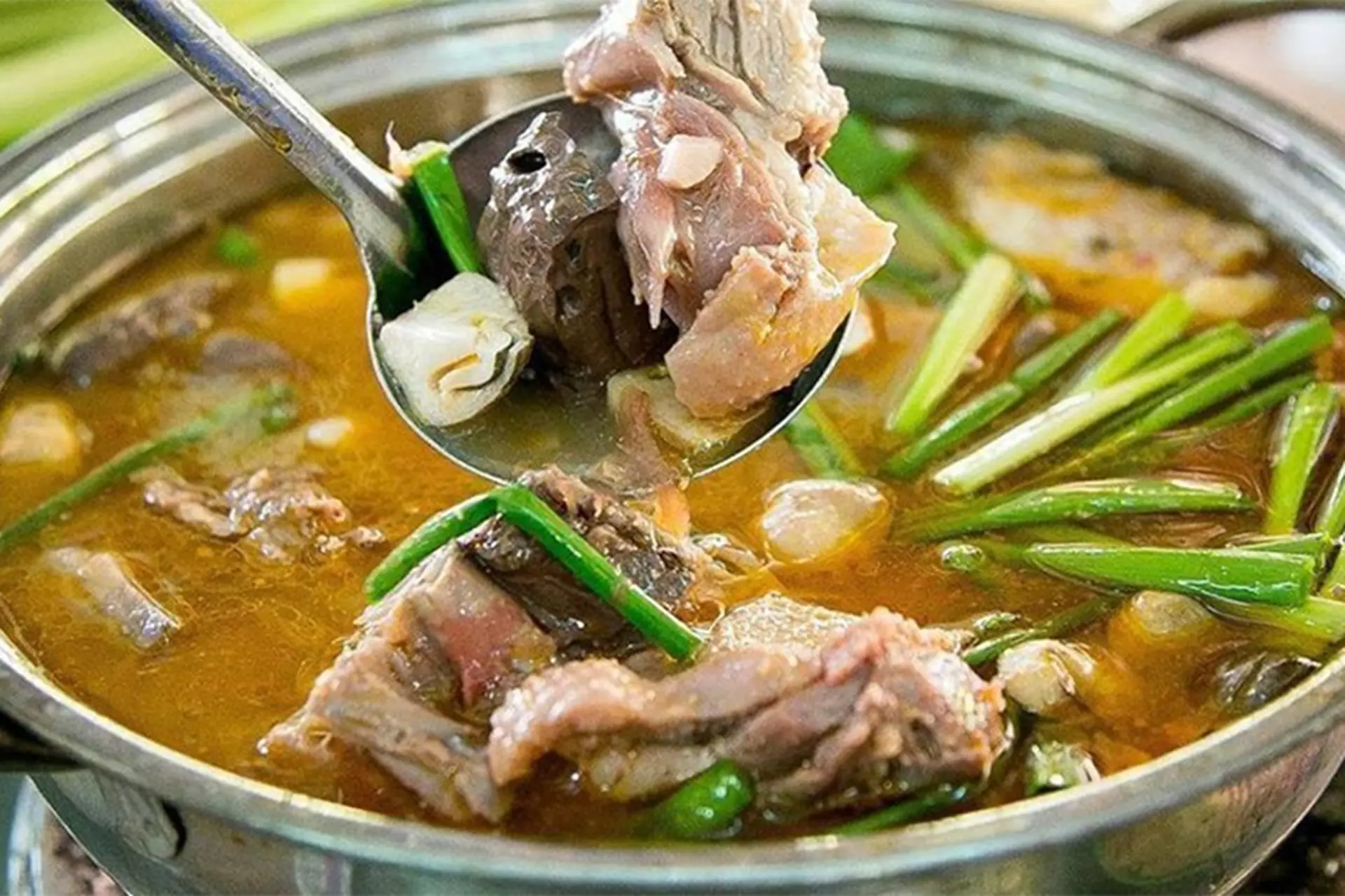 Hướng dẫn chi tiết cách nấu lẩu vịt măng cay thơm ngon, chuẩn vị và những lưu ý quan trọng khi thưởng thức