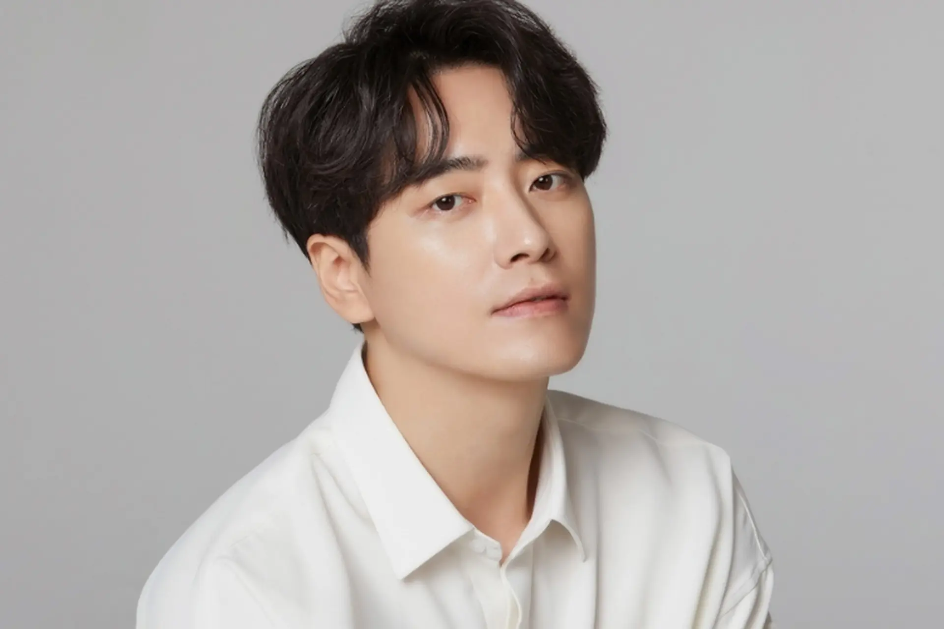 Lee Jun Hyuk: Tài tử thực lực gây sốt màn ảnh Hàn với bộ phim The Ordinary Jackpot