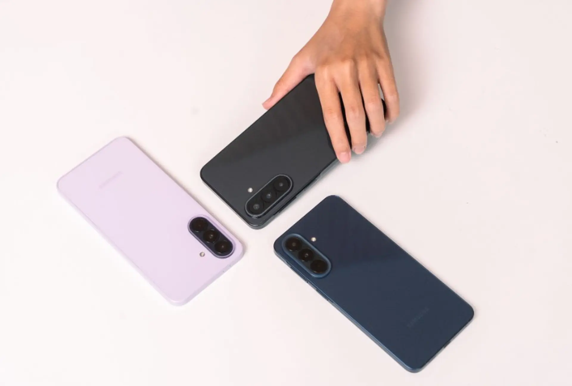 Muốn “lên đời” điện thoại 5G trong thời bão giá? Galaxy A Series 5G có sẵn nhiều lựa chọn hợp lý trên thị trường